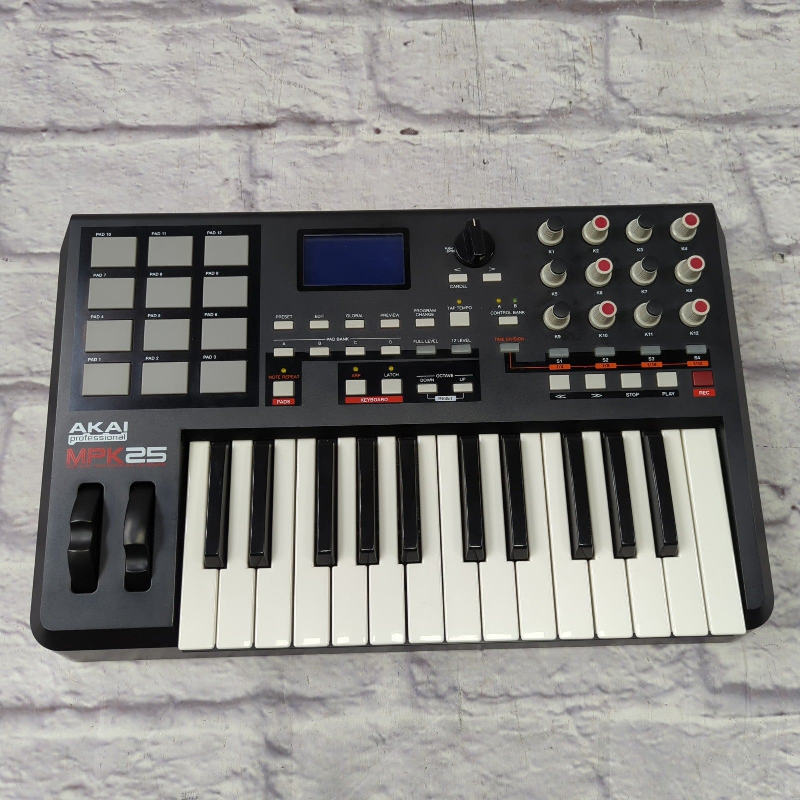 Akai MPK25 25 Key Midi Controller