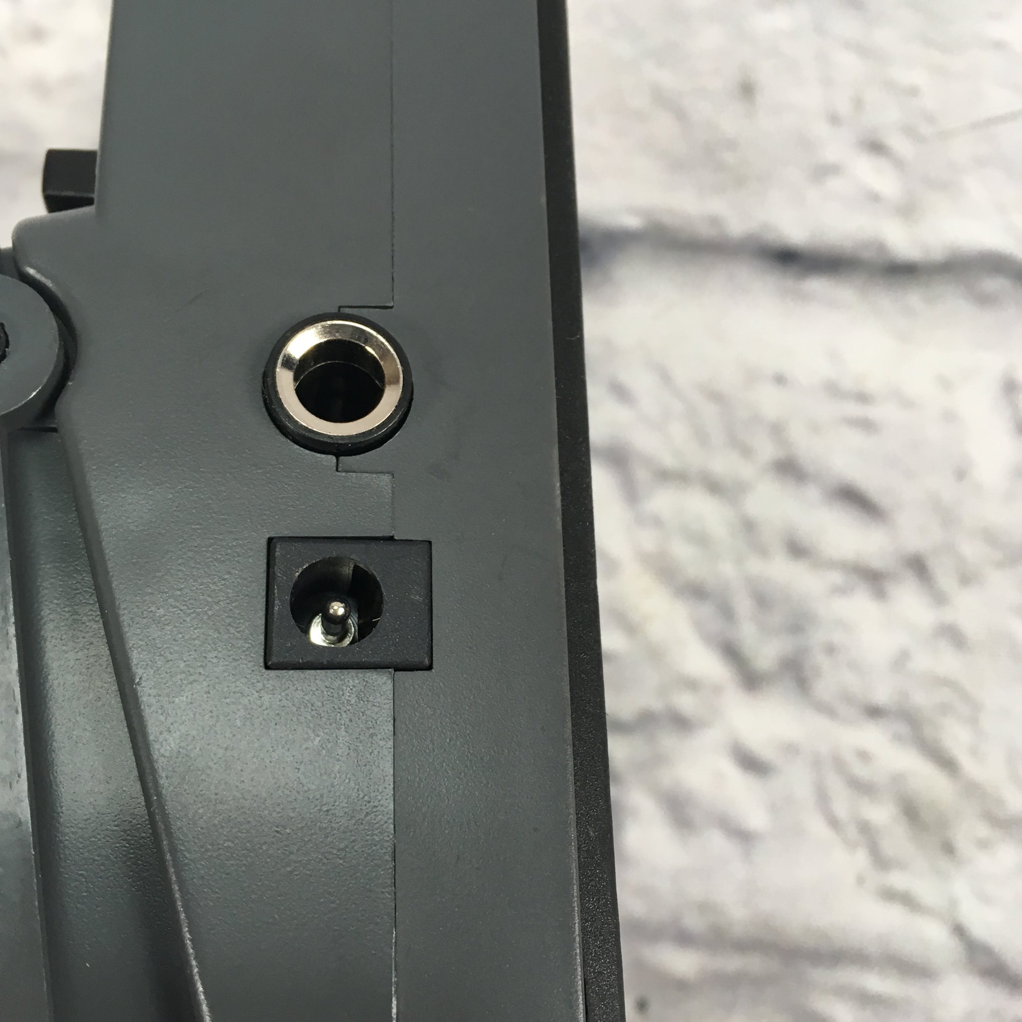 Behringer TU300 Chromatic Tuner Pedal