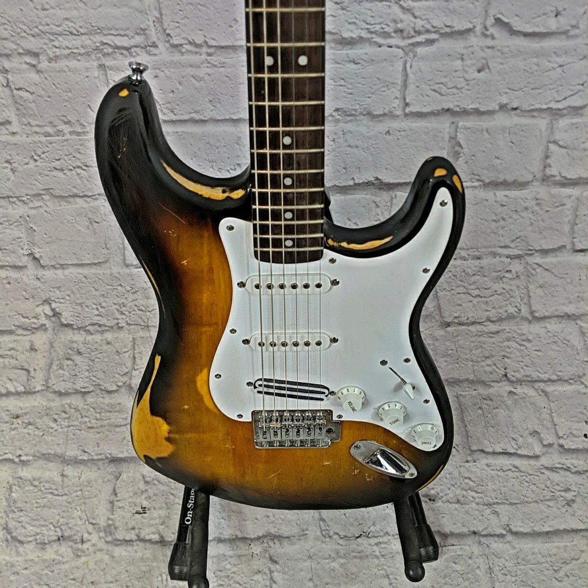 Fender Squier Strat Distressed Relic Electric Guitar with Hot Rails Bridge Pickup