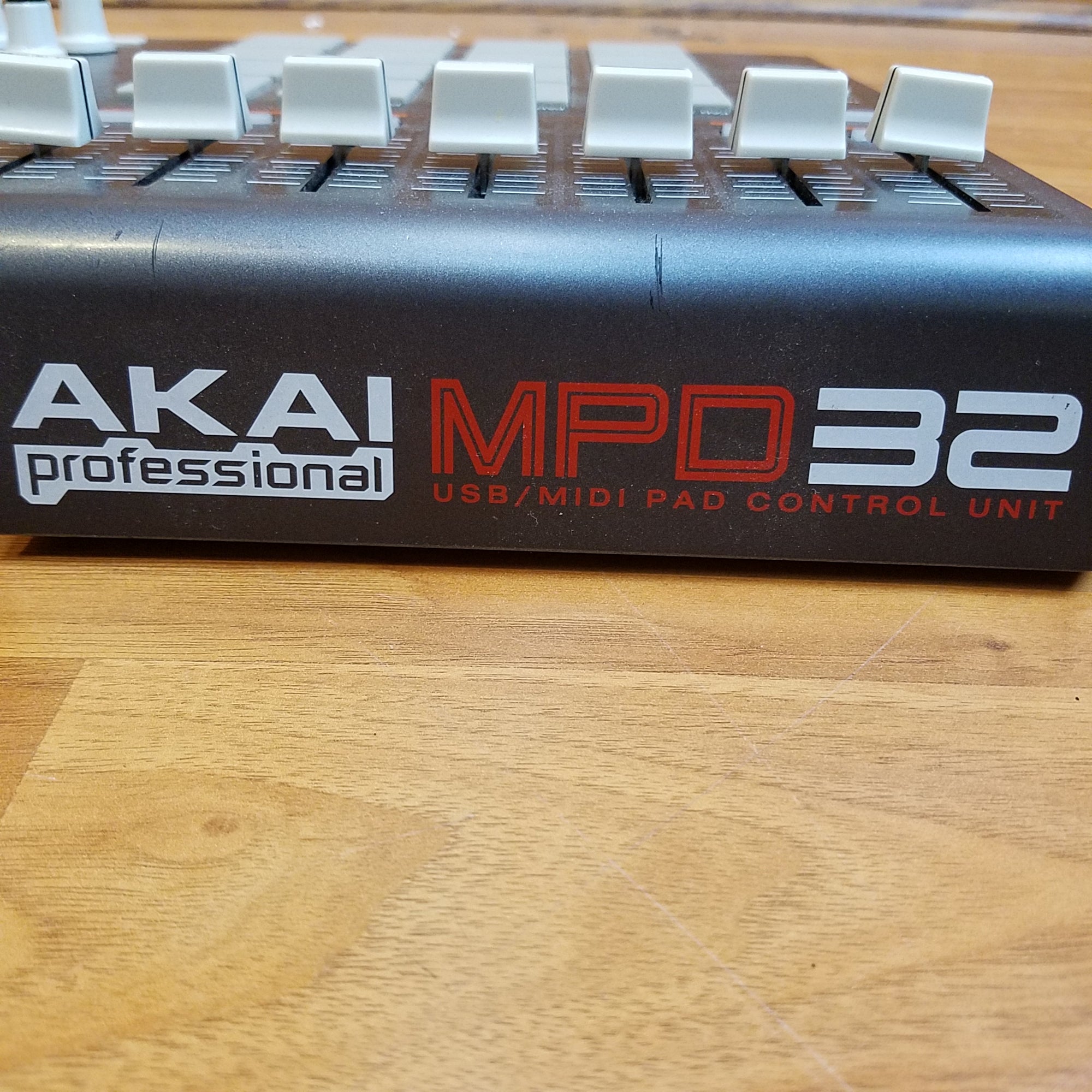 Akai MPD 32 good GREAT CONDITION