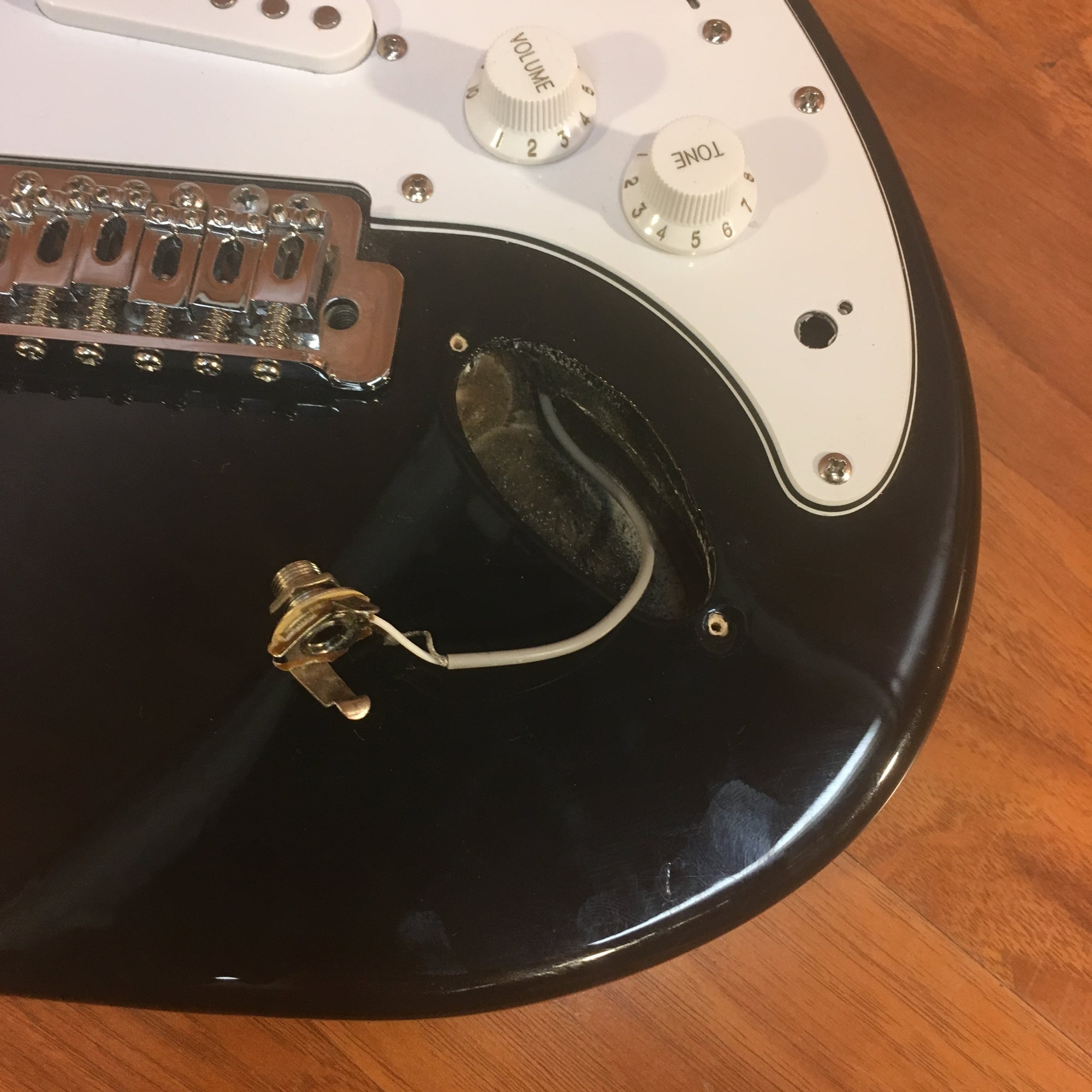 Silvertone Strat Body Loaded