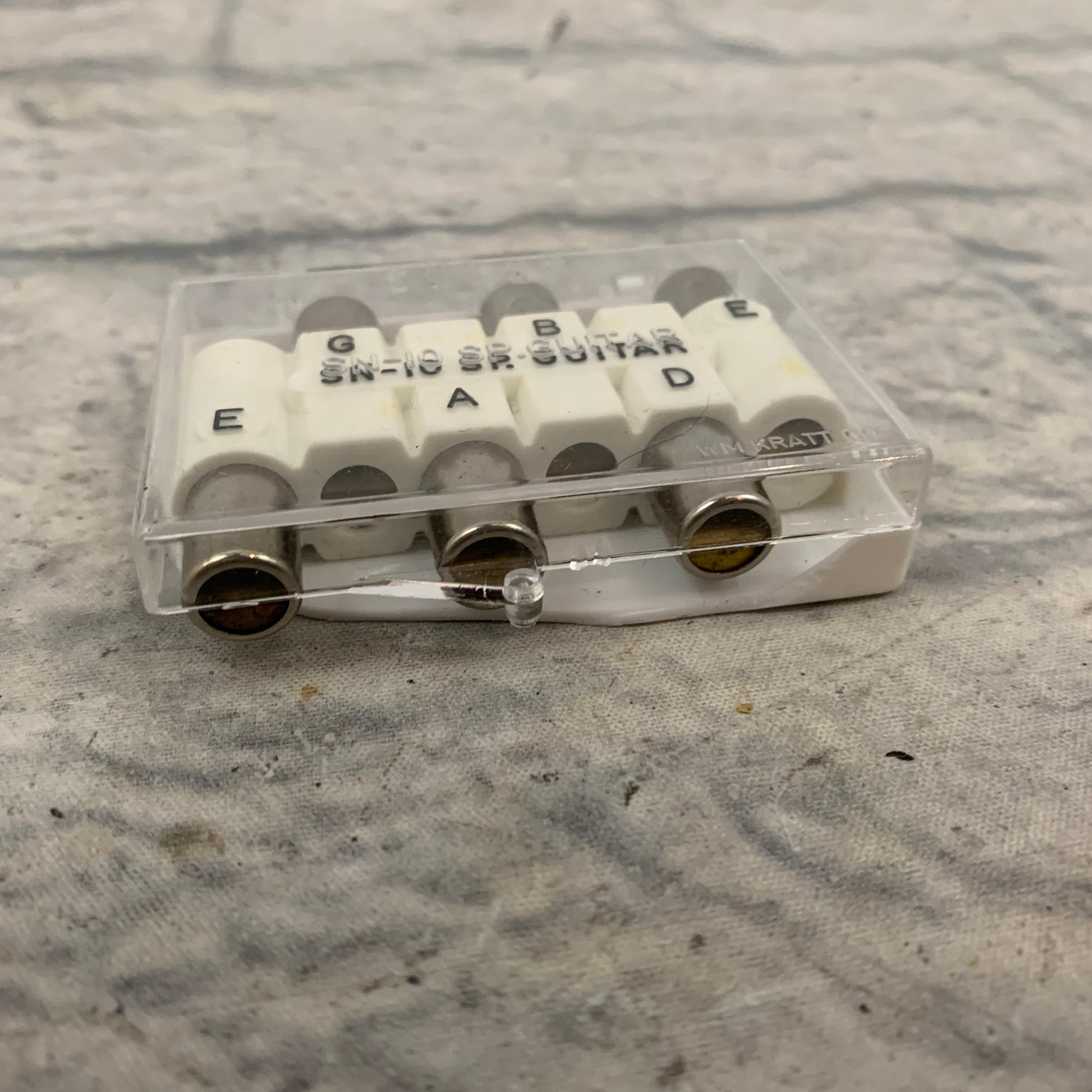 Wm Kratt Co. SN-10 Guitar Tuner Pitch Pipe