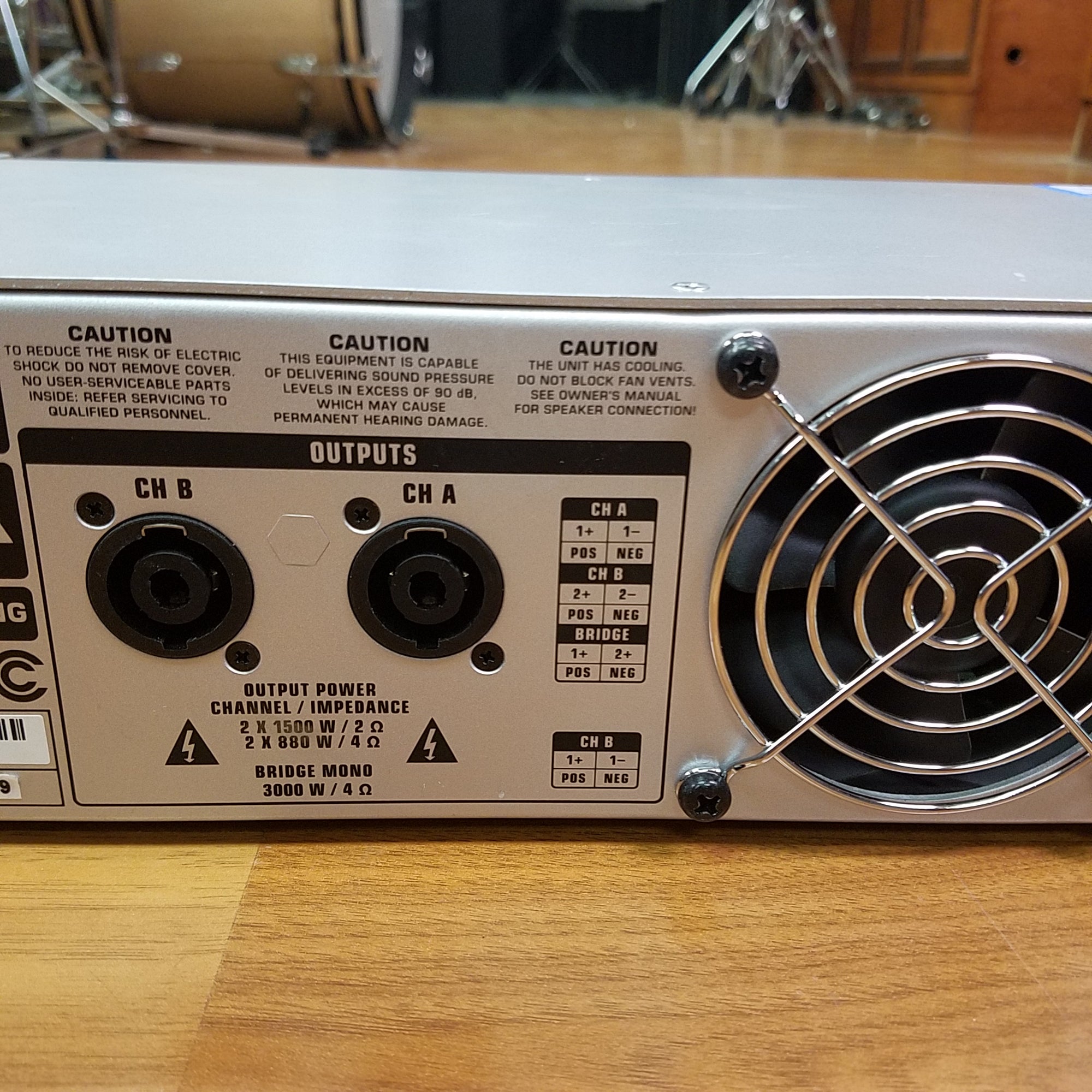 Behringer NU3000DSP Power Amp