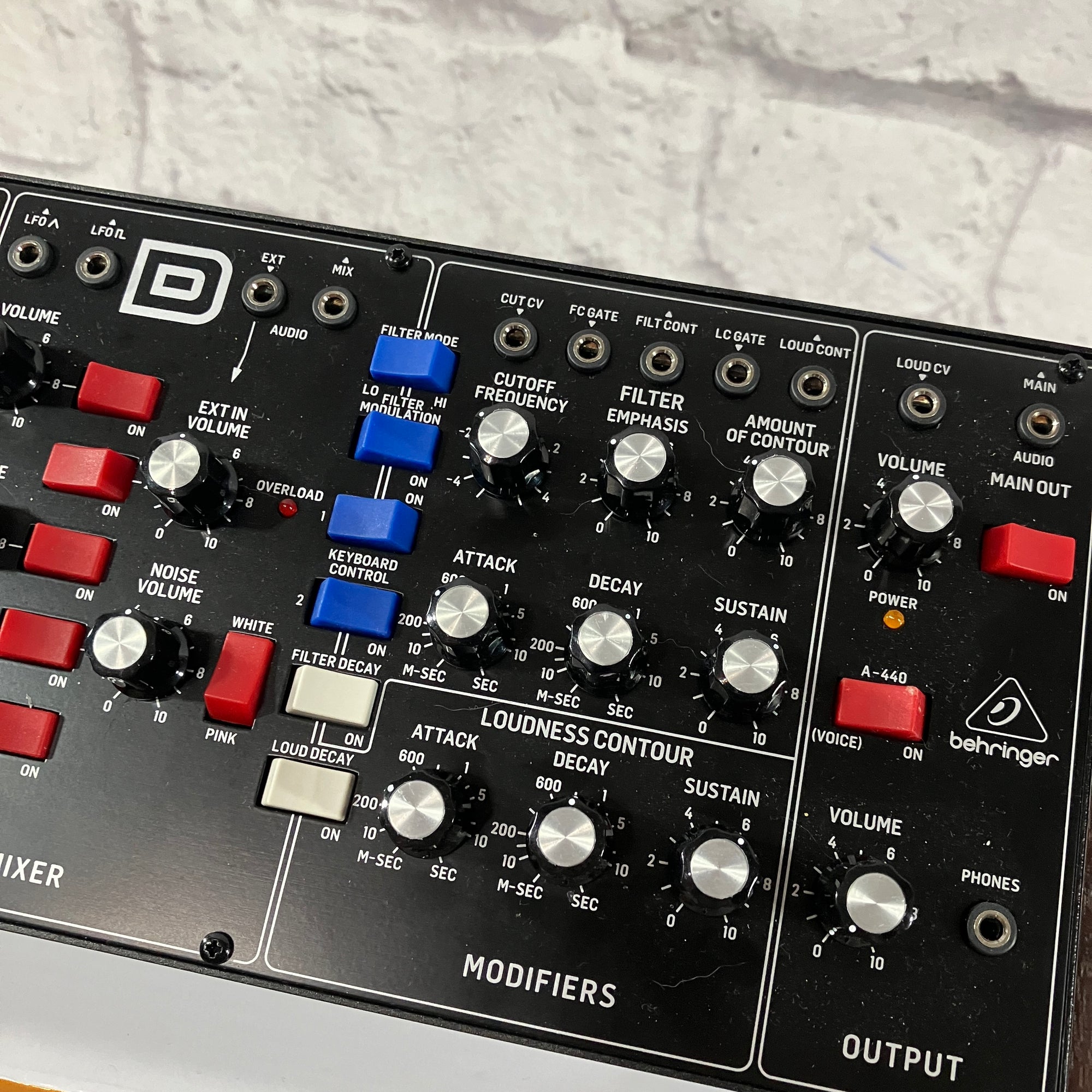 Behringer Model D Analog Synth - Evolution Music