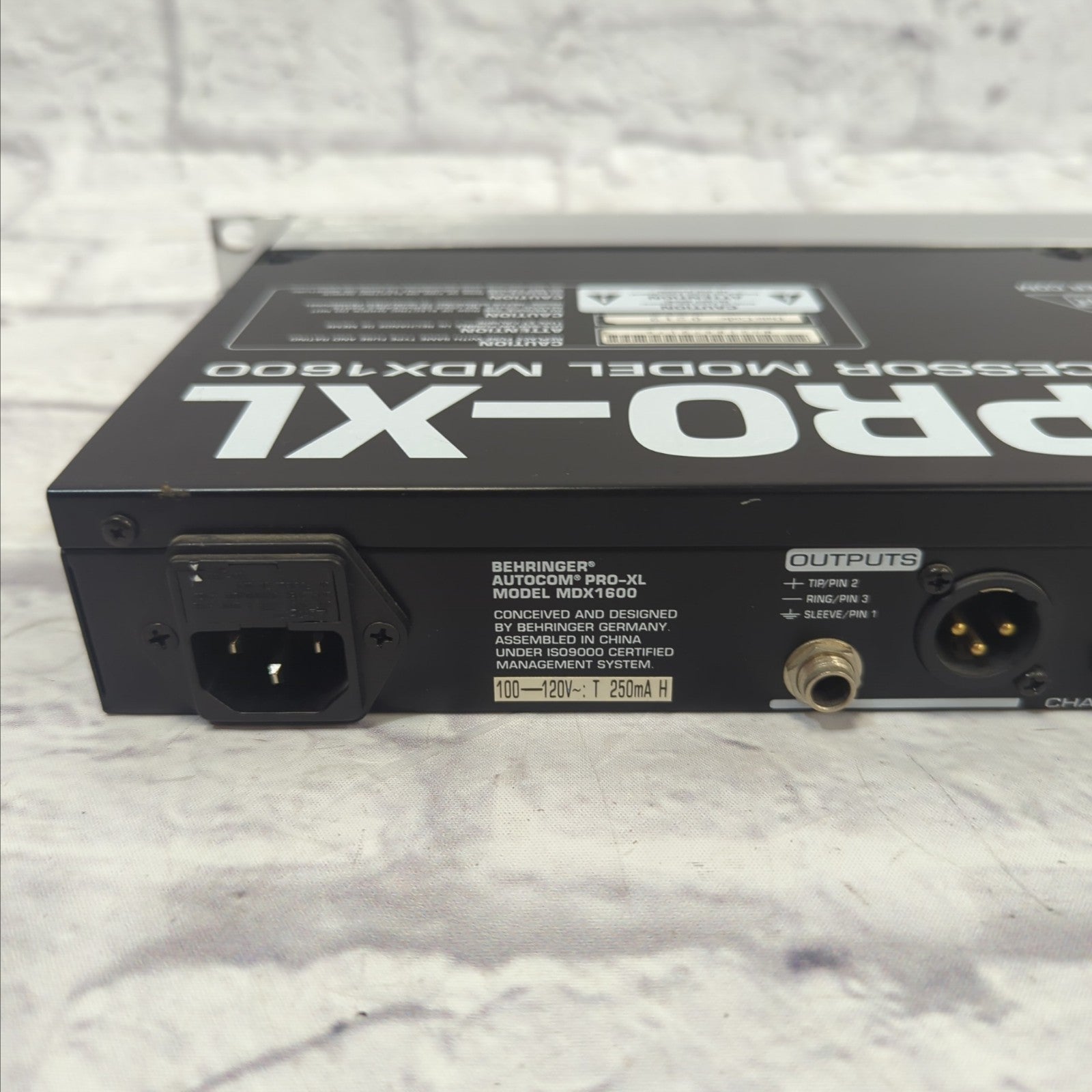 Behringer Rack Compressor Behringer Autocom Pro-XL Compressor Rack - Evolution Music