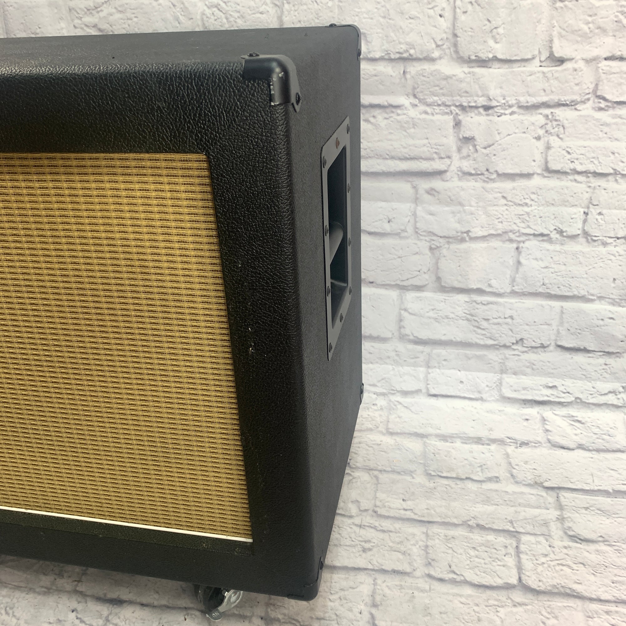 Avatar 212 Electric Guitar Cabinet v30s 120w