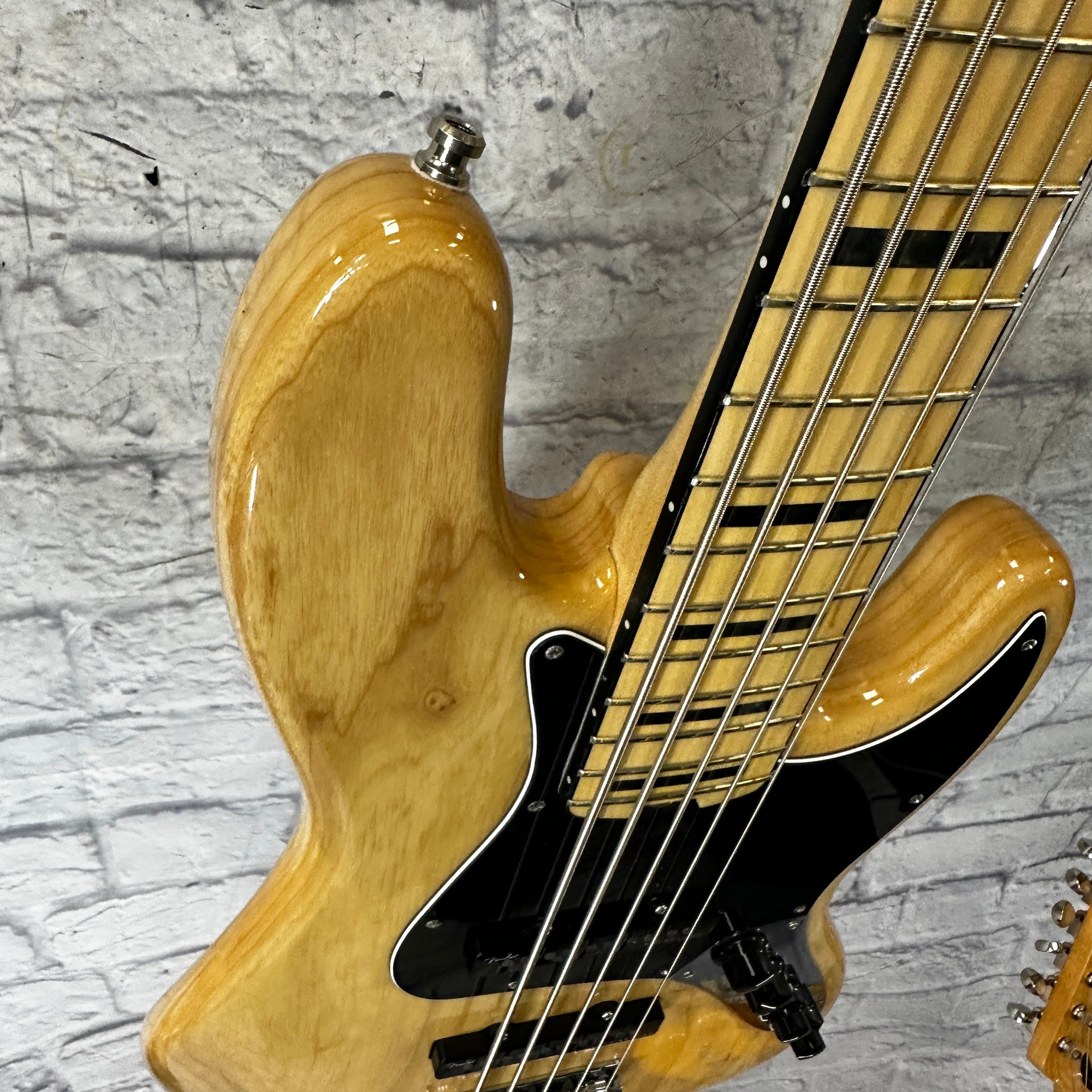 Fender American Elite V Ash 5 String Bass