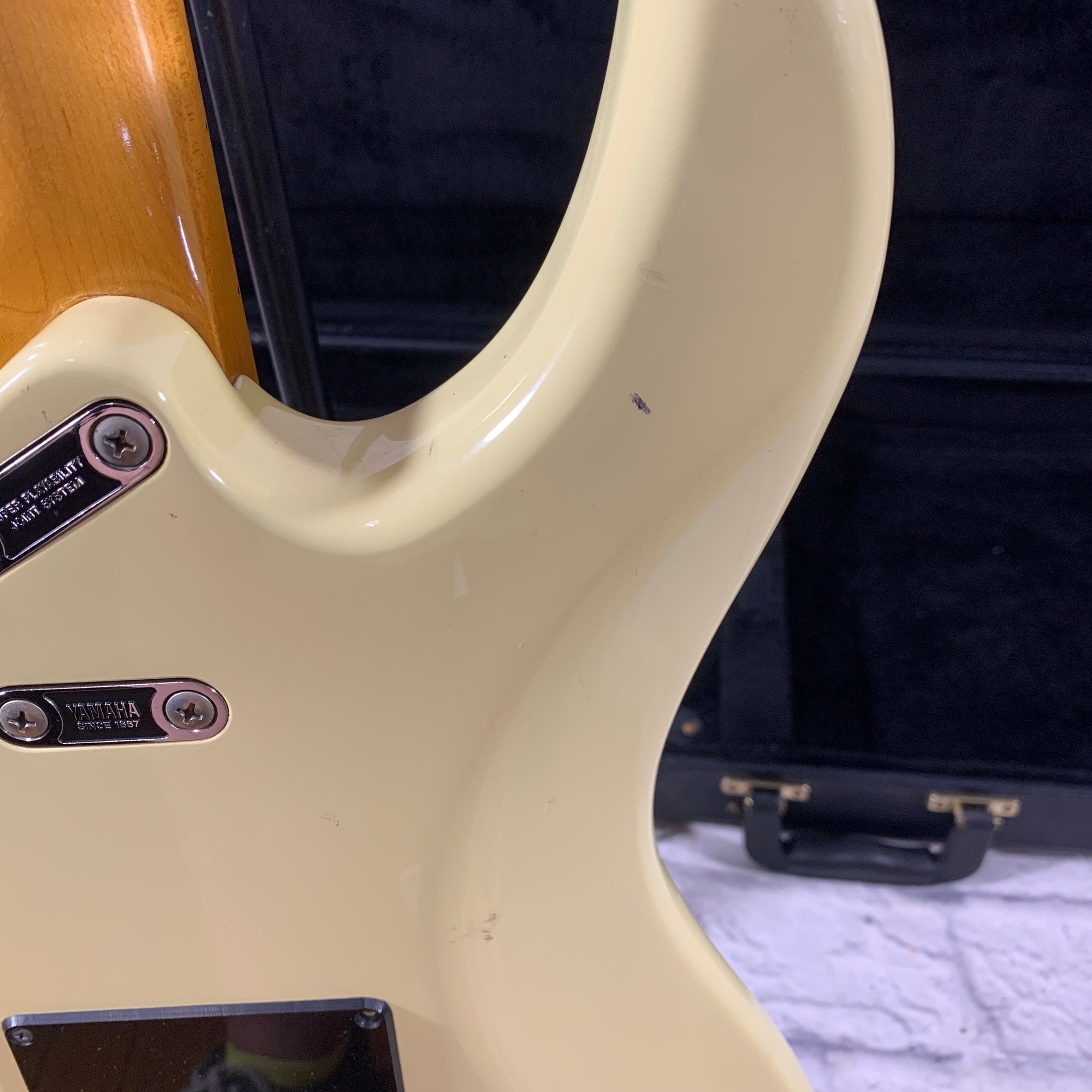 Yamaha SE603M Electric Guitar w/ Hard Case