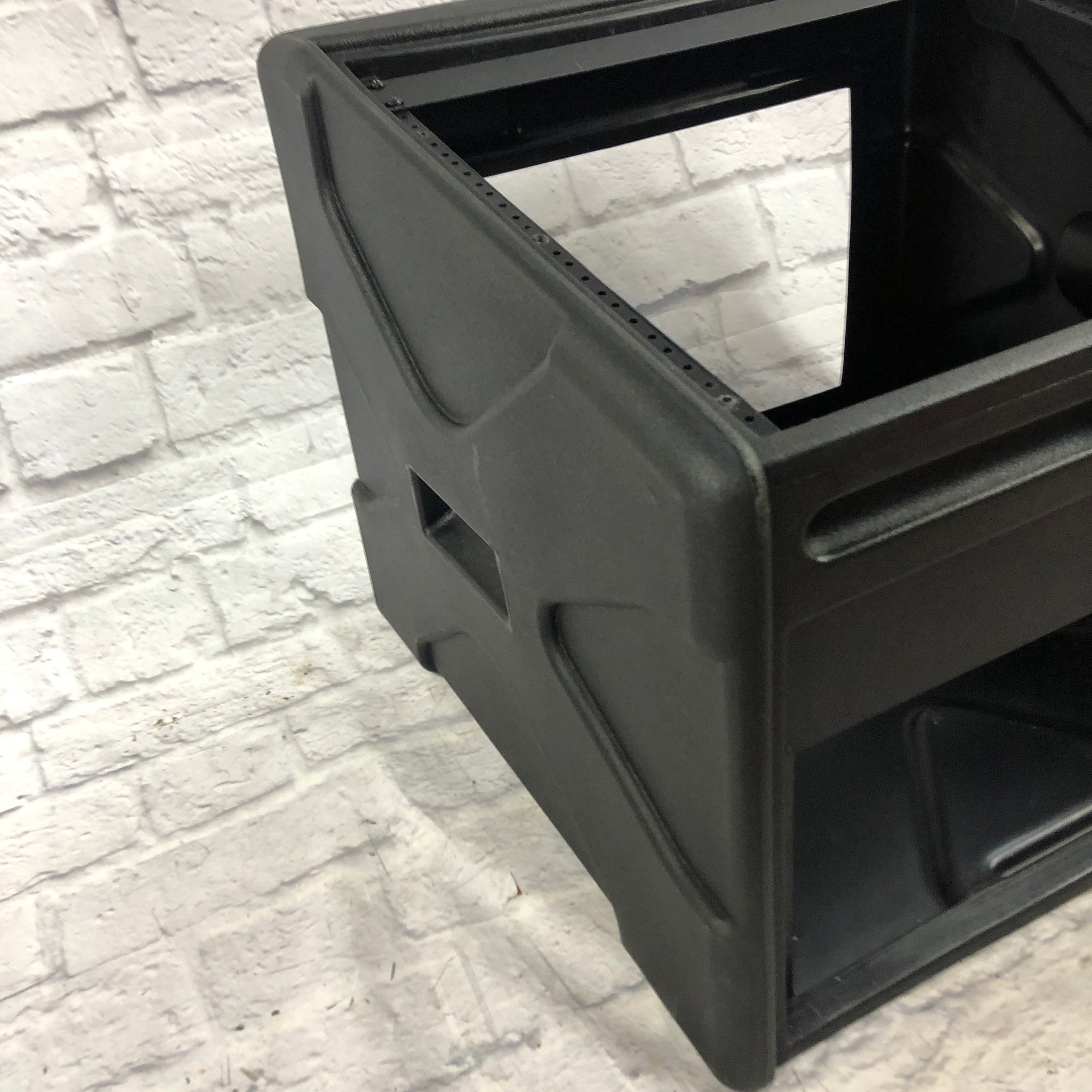 SKB 4U Rack Case with Slanted Top For Mixer - Evolution Music