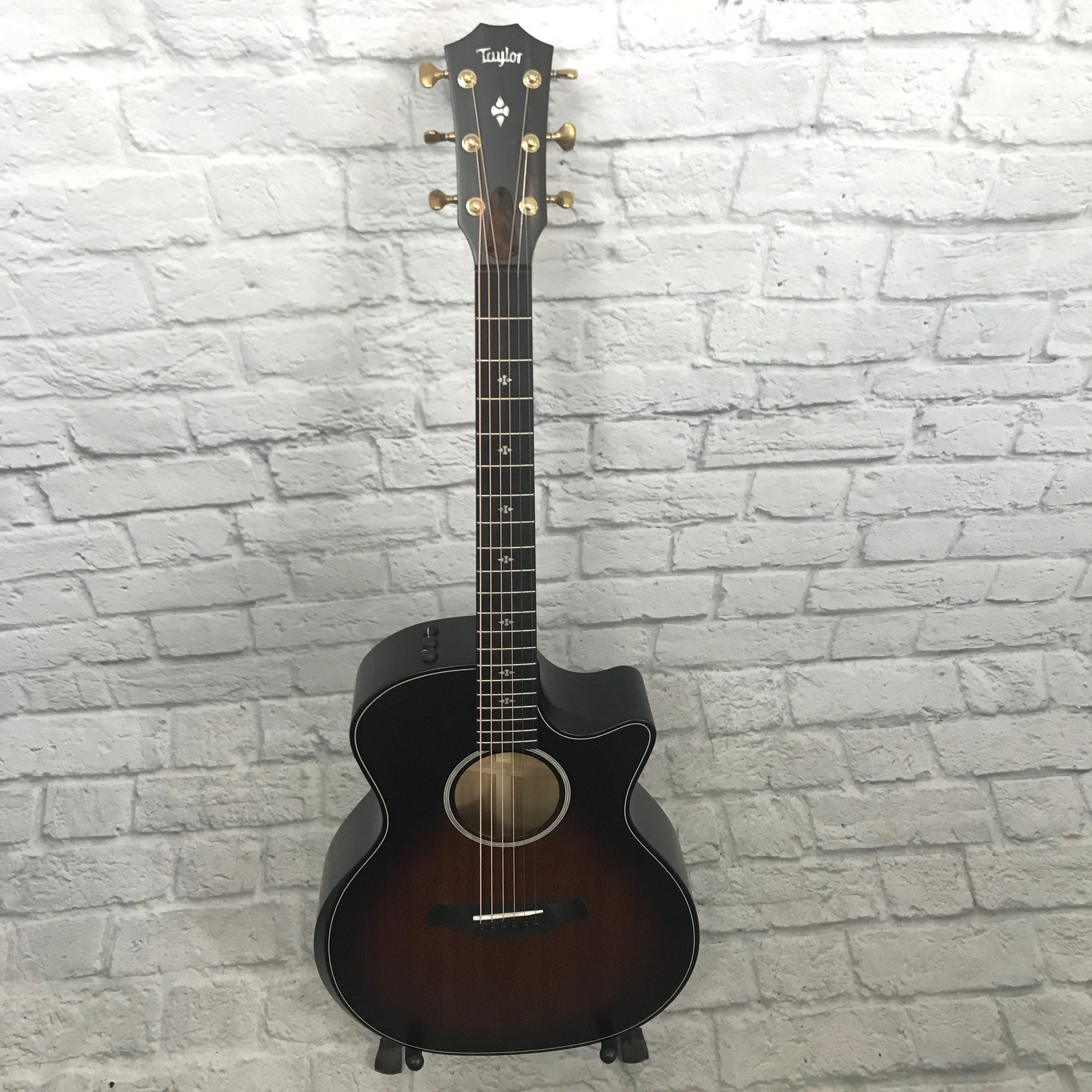 Taylor Builder's Edition 324ce V-Class Bracing Shaded Edgeburst With Case