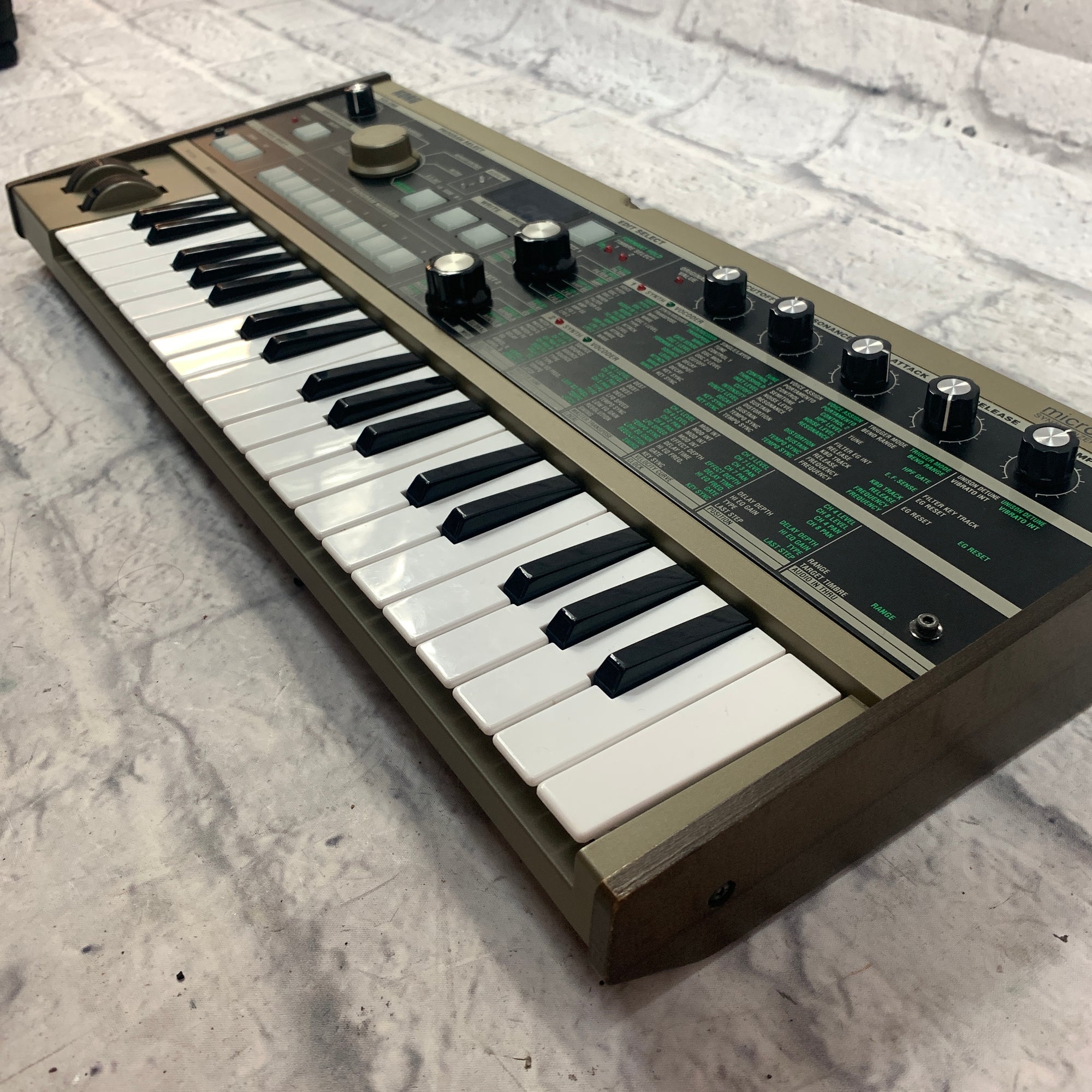 Korg MicroKorg Synthesizer with Gator Bag - Evolution Music