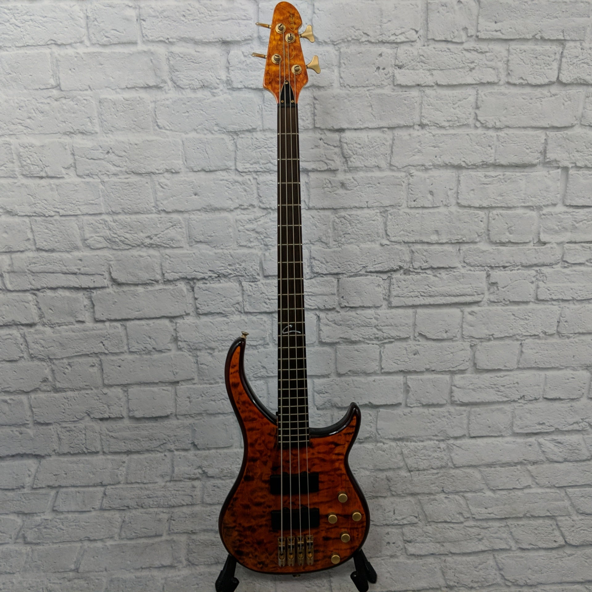 Peavey Cirrus 4 String Electric Bass Tiger Eye Maple