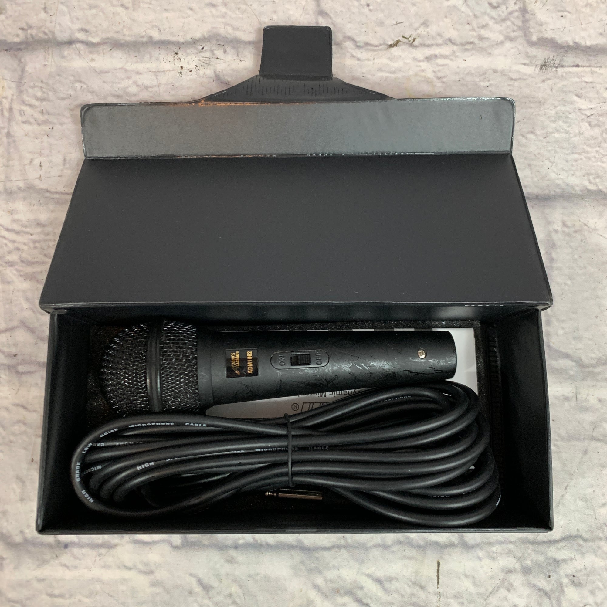 Audio 2000's ADM1062 Dynamic Microphone