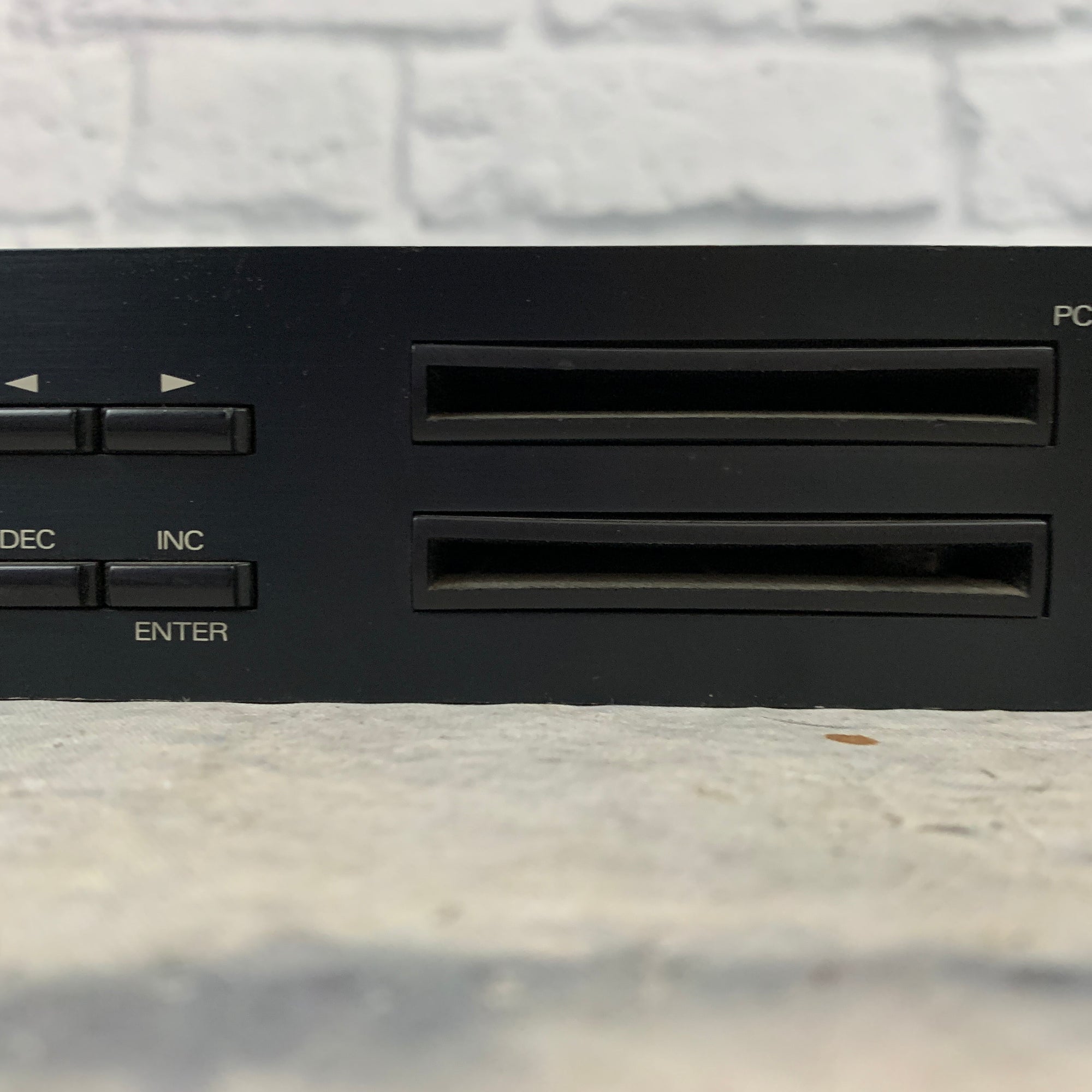 Roland U-110 PCM Rackmount Synth Sound Module