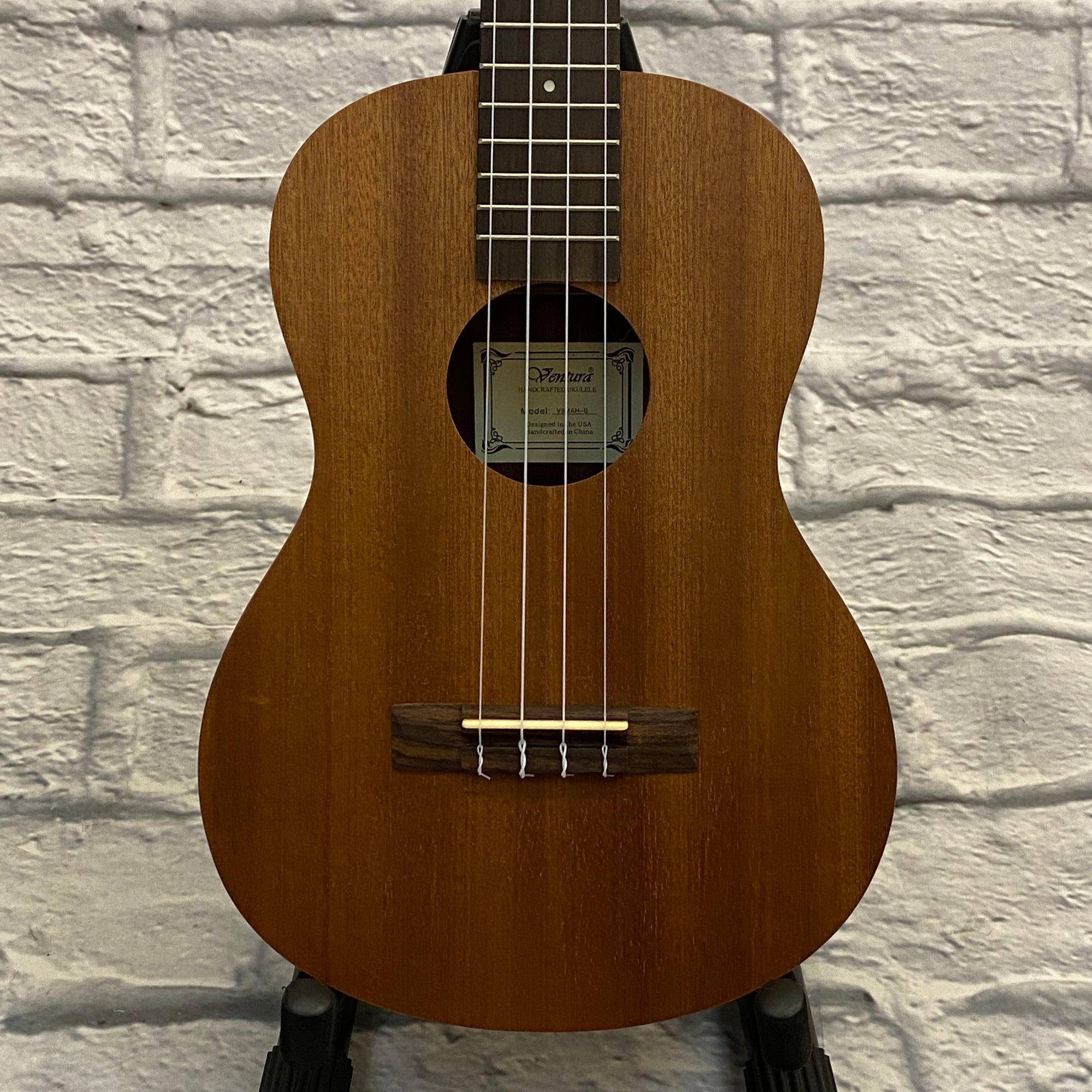 Ventura V9MAH-B Baritone Ukulele