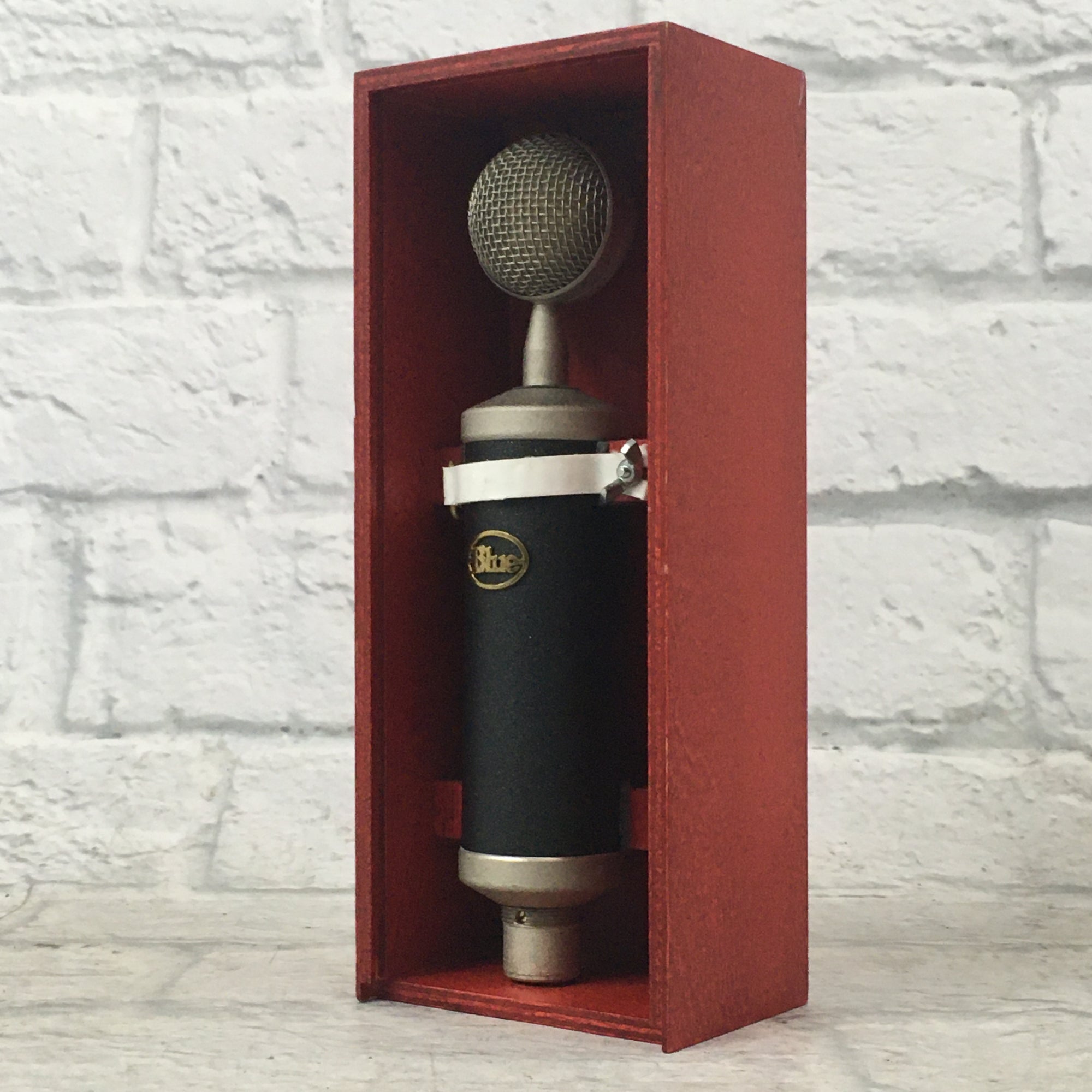 Blue Baby Bottle Microphone Latvian