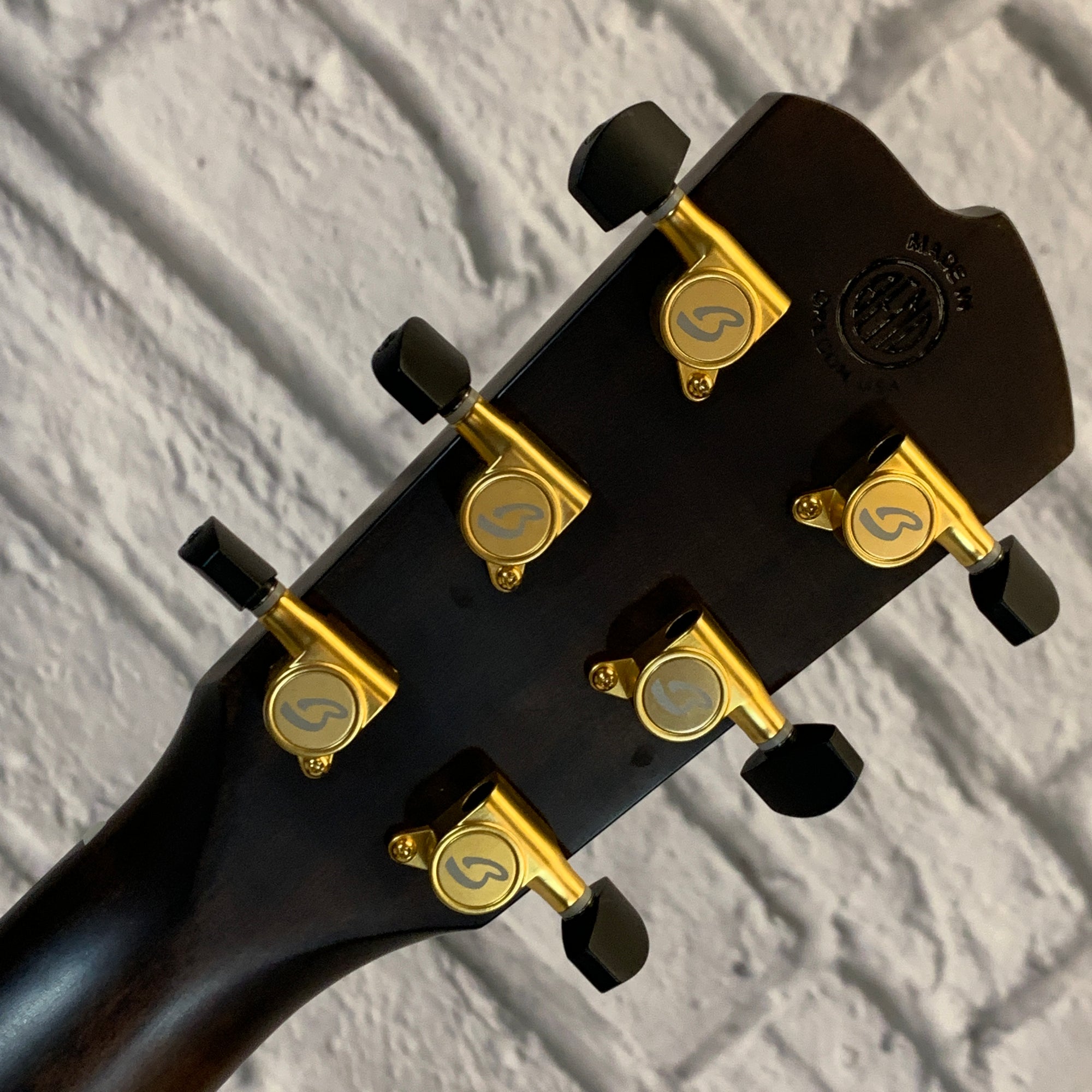 Breedlove Oregon Dread Burst Acoustic Guitar w/Case - Mint New Old Stock