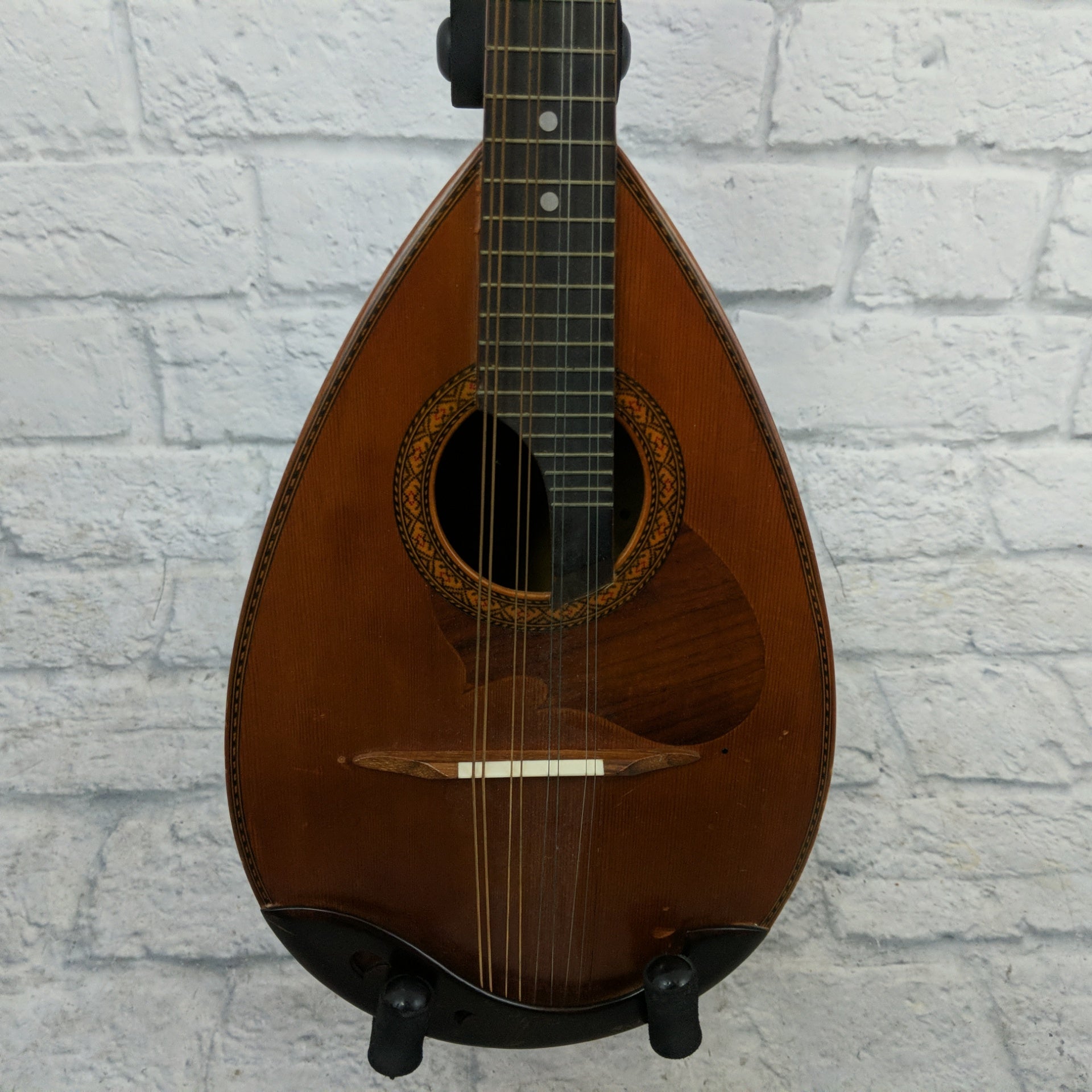 1975 Suzuki Mandolin with Silver Hardshell Case