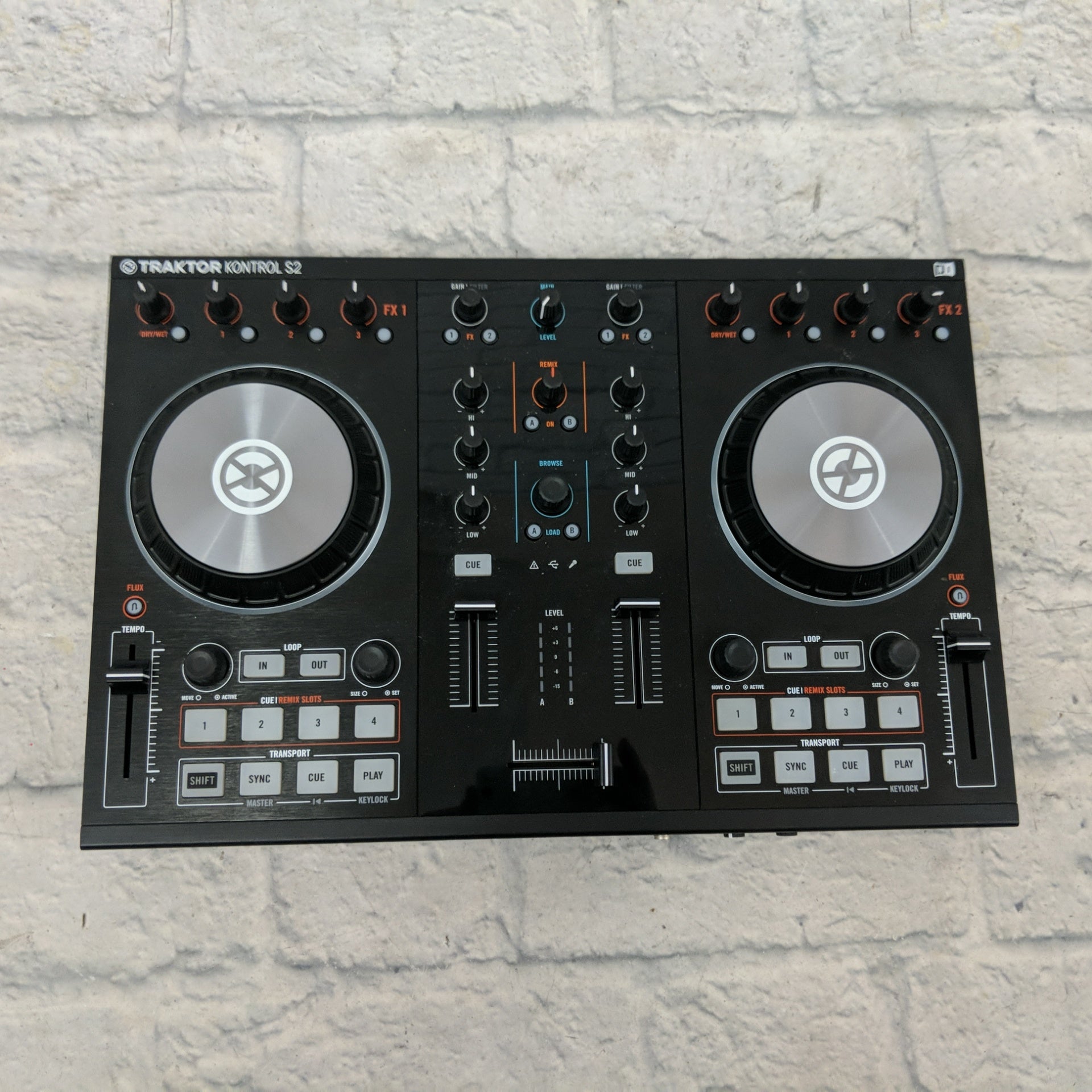 Native Instruments Traktor Kontrol S2 - Evolution Music