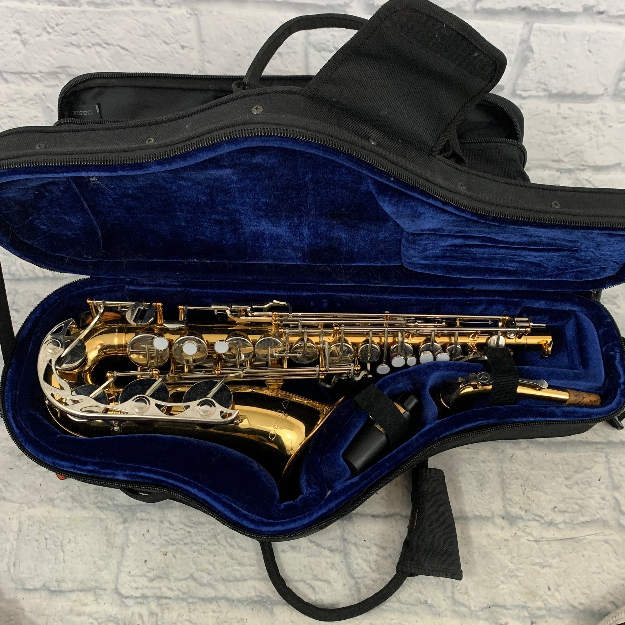 MIJ Vito Alto Saxophone w/ Pro-Tec Case