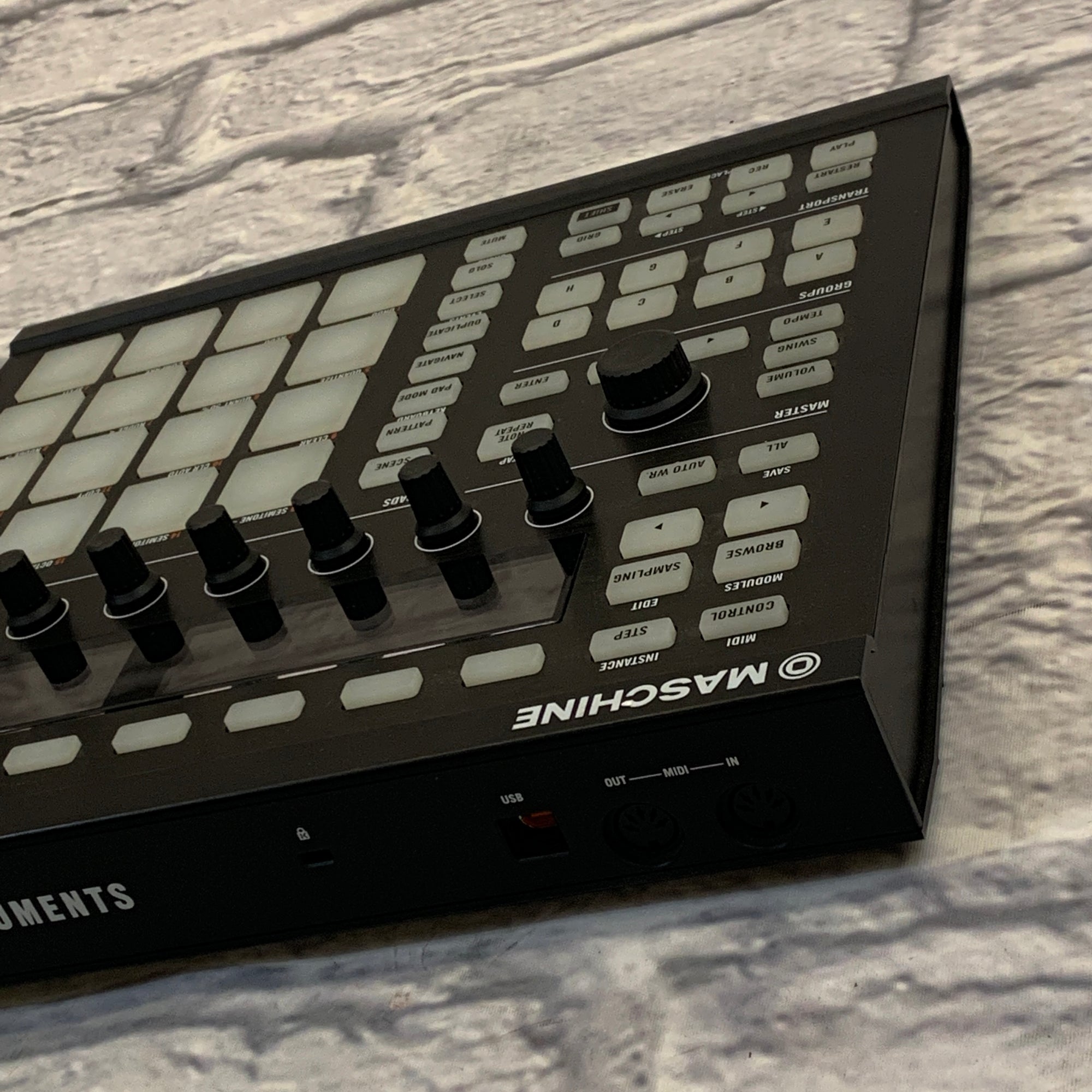 Native Instruments Maschine MKII Groove Production Control Surface