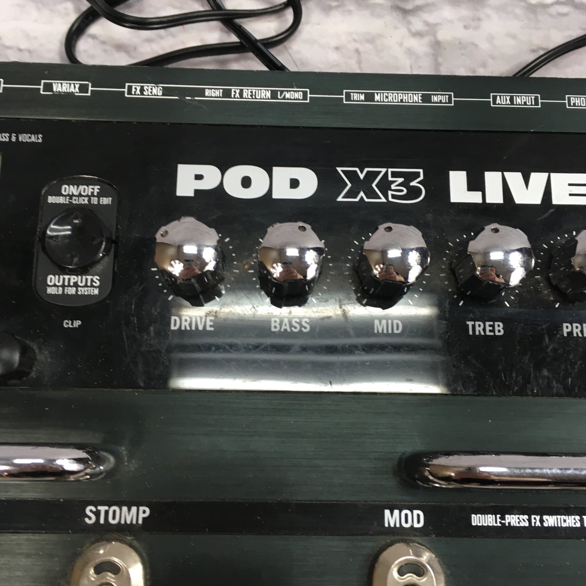 Line 6 Pod X3 Live Multi-Effects Pedal with Power Supply