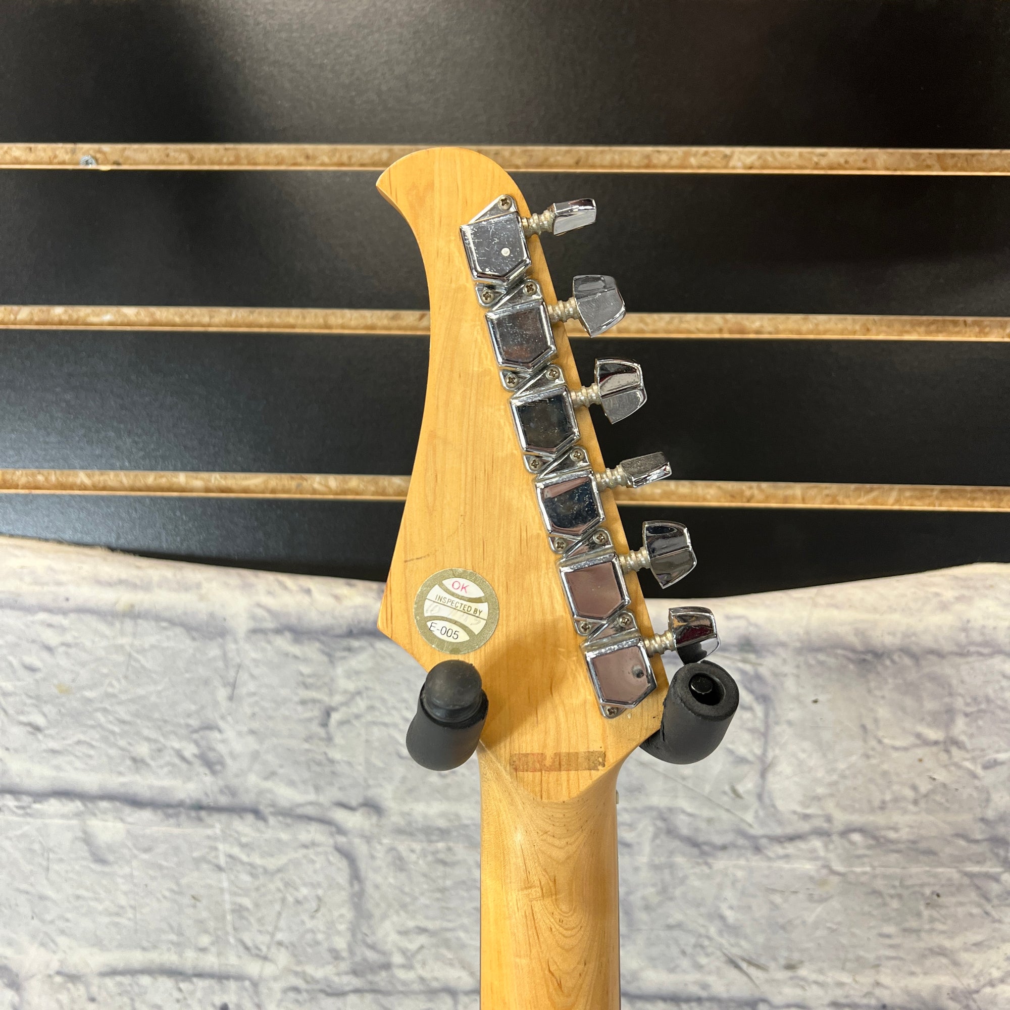 Silvertone SS-11 Strat Style Electric Guitar