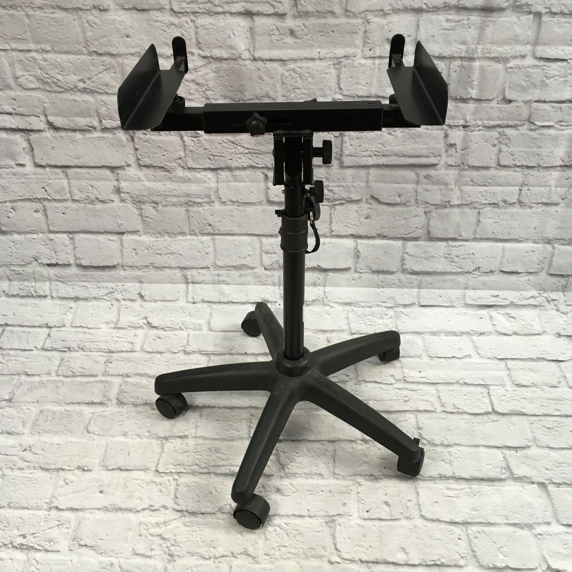 On-Stage Mix100 Rolling Mixer Stand
