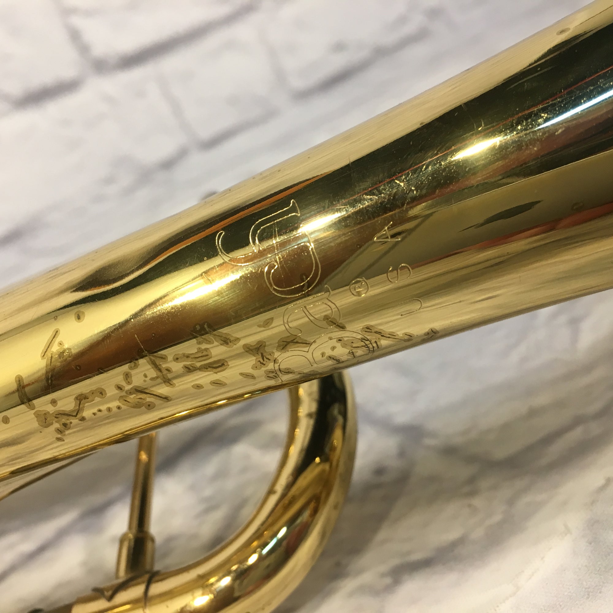 Bach TR-300 Trumpet w Hard Case - Evolution Music Bach TR-300 Trumpet w Hard Case - Evolution Music