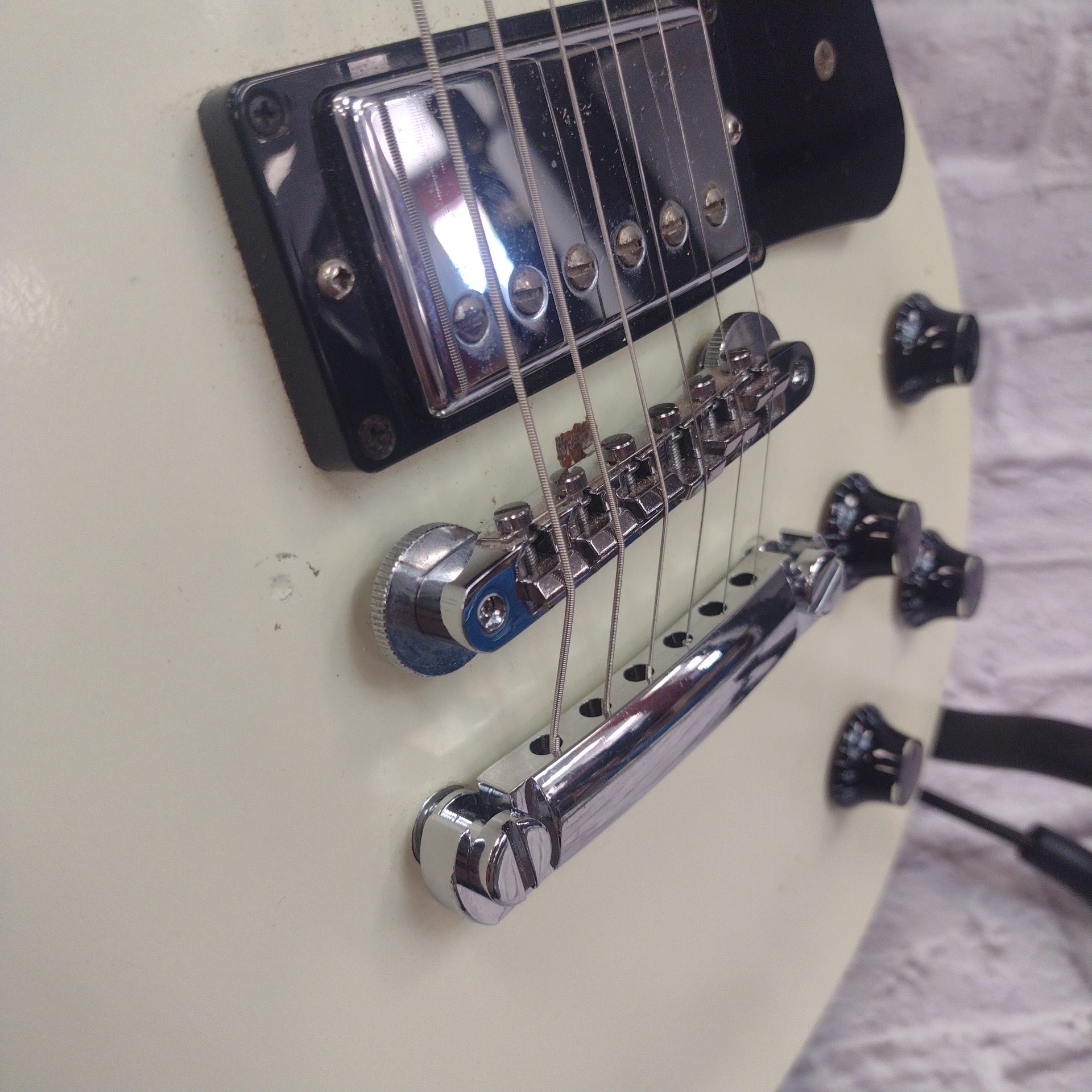 Gibson 2011 Les Paul Studio with Case Headstock Repair