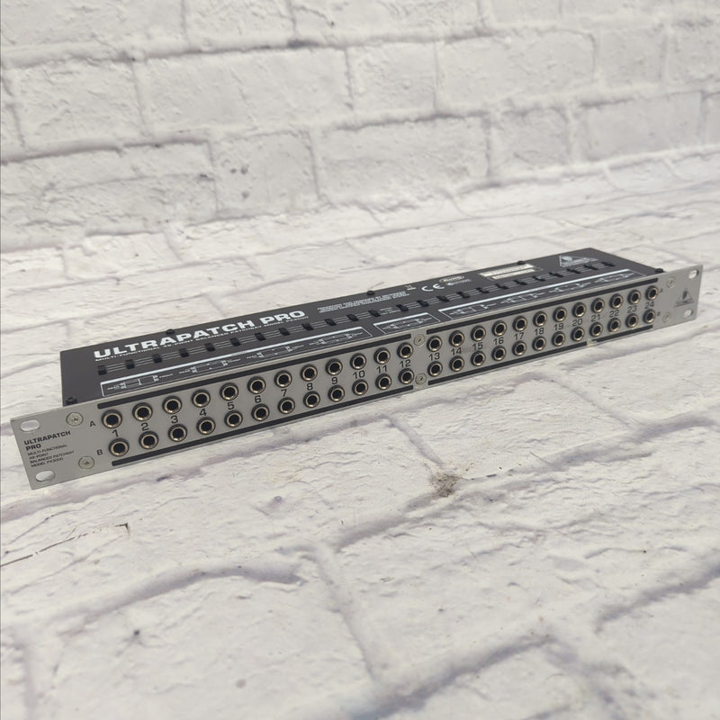 Long Patchbay Rack Behringer Ultra Patch Pro PX3000 Rack Patchbay - Evolution Music