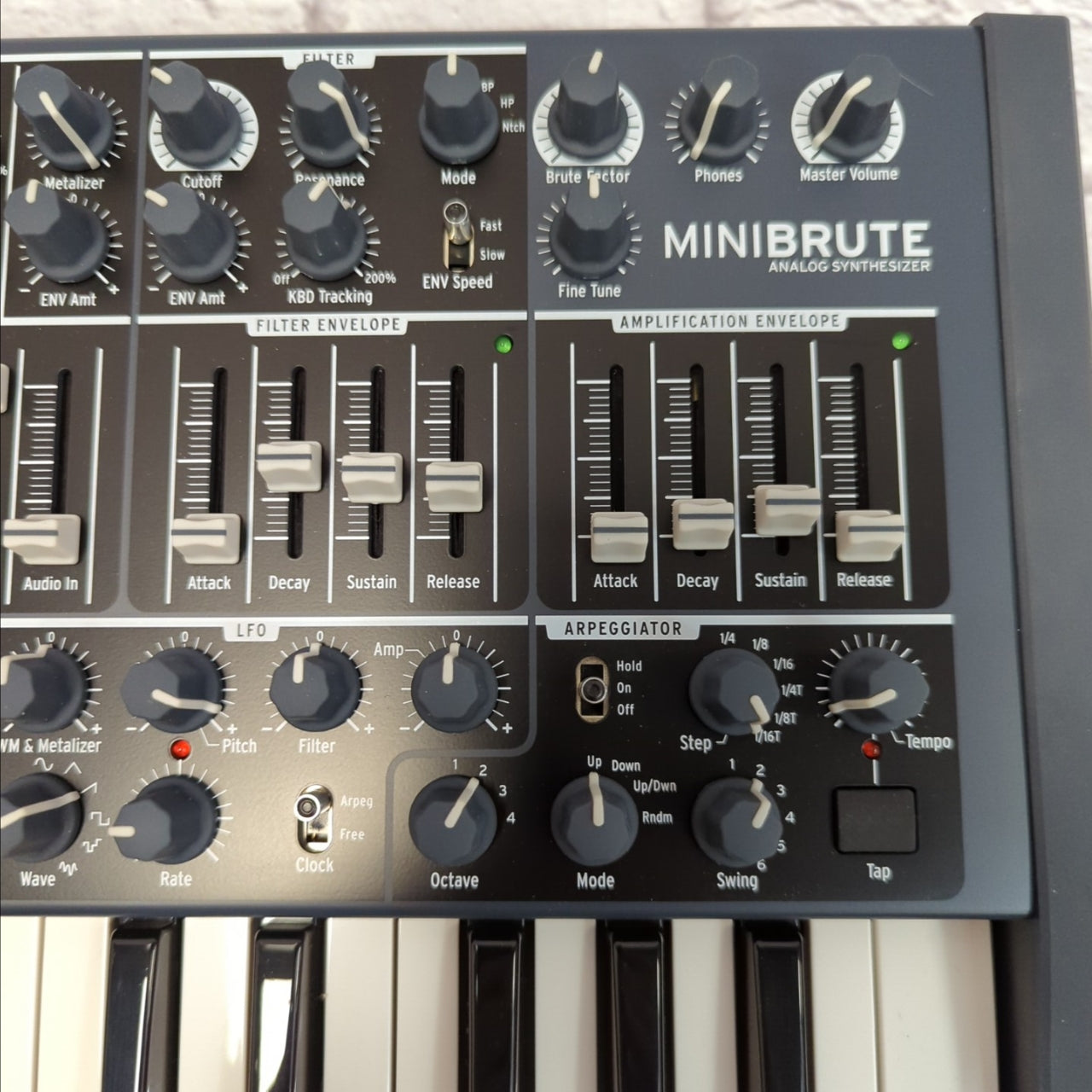 Arturia Mini Brute 25 Key Synthesizer