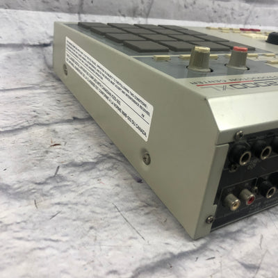 Akai MPC2000XL Production Center 32mb with 8 Outs