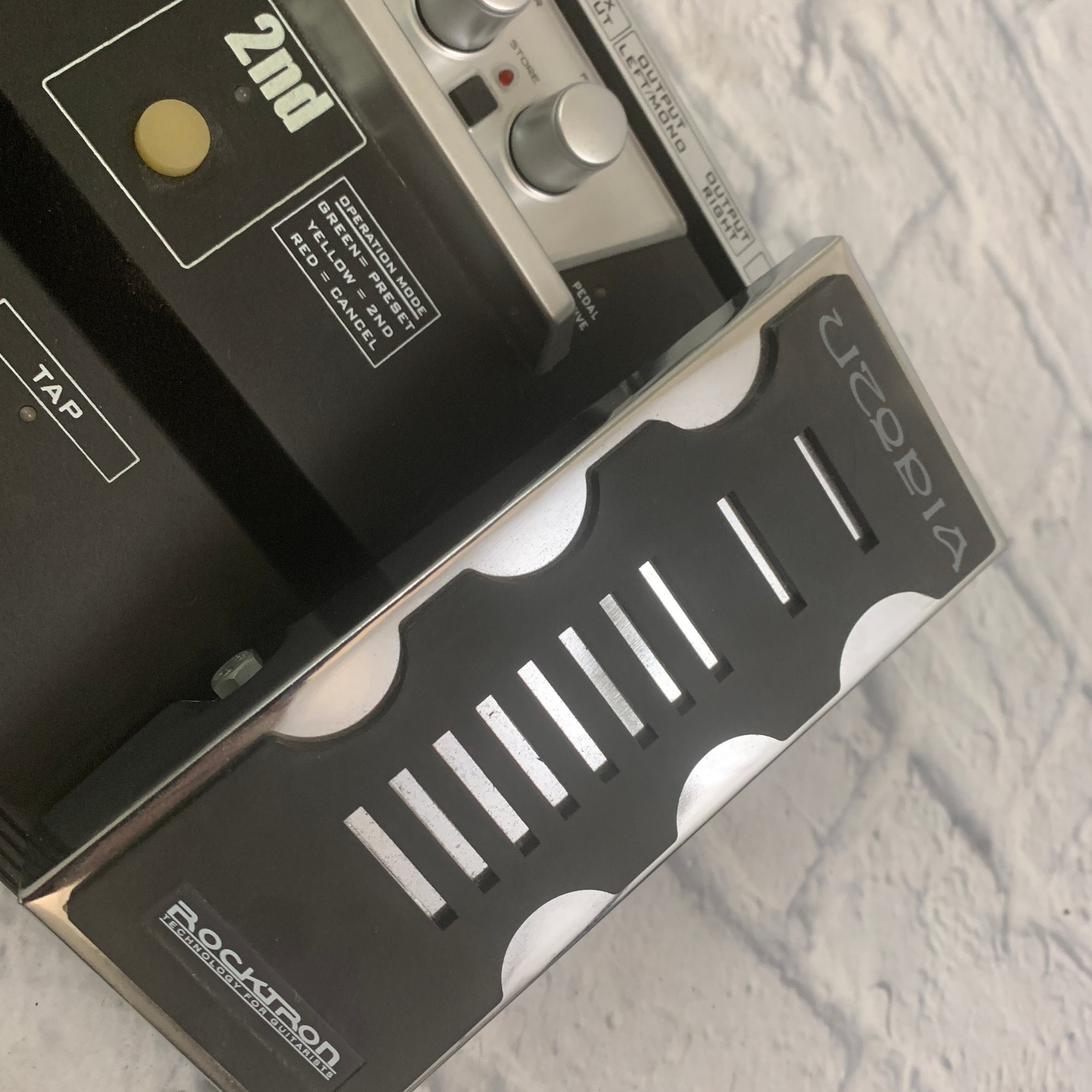 Rocktron G200  Multi Effects Pedal w/ box