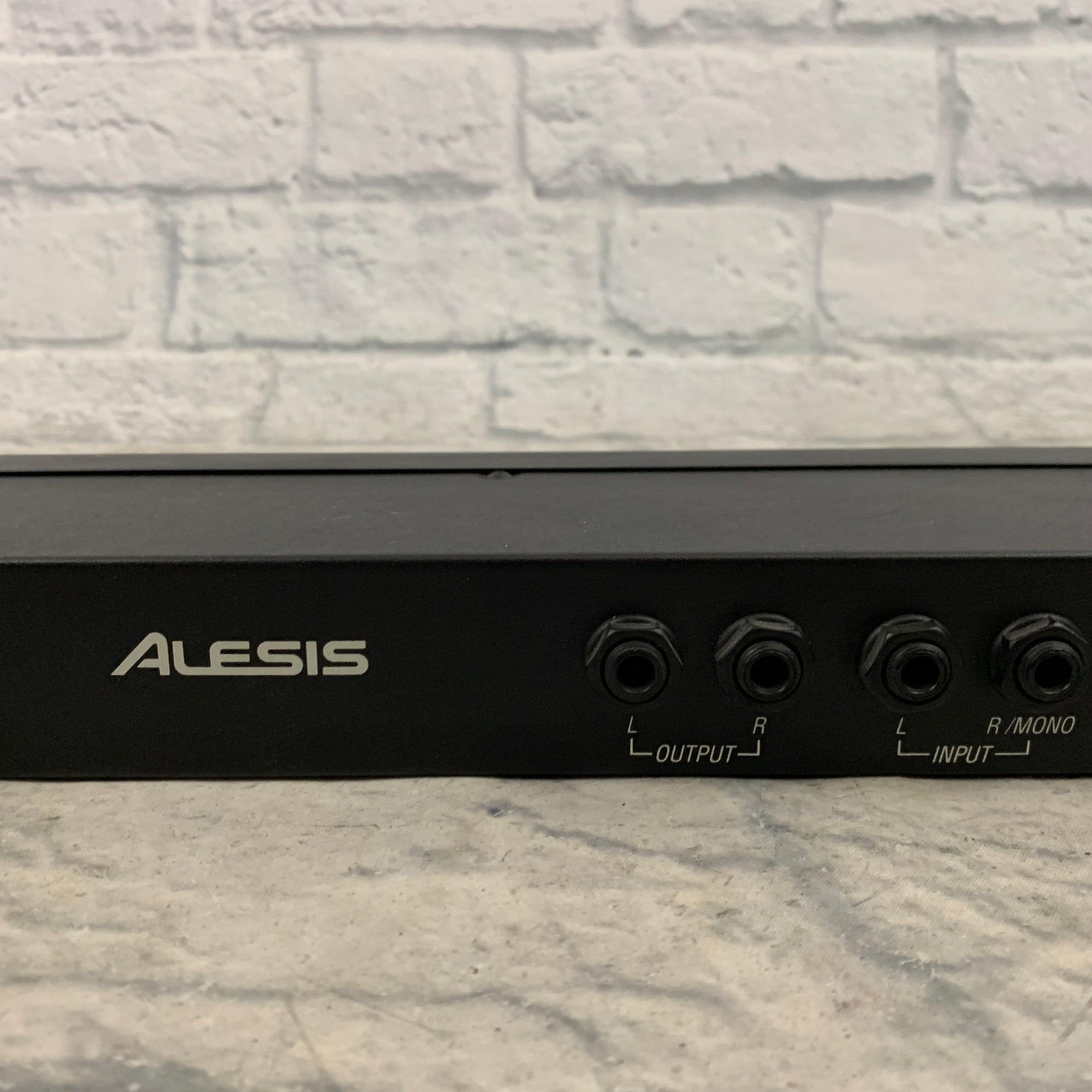Alesis Microverb III Digital Reverb and Delay Rack Unit w/ Power Supply