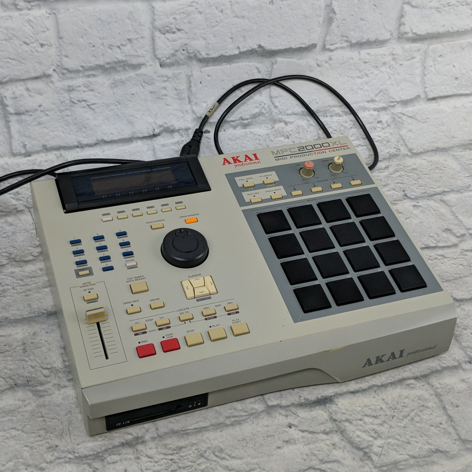 Akai MPC2000XL Midi Production Center - Evolution Music