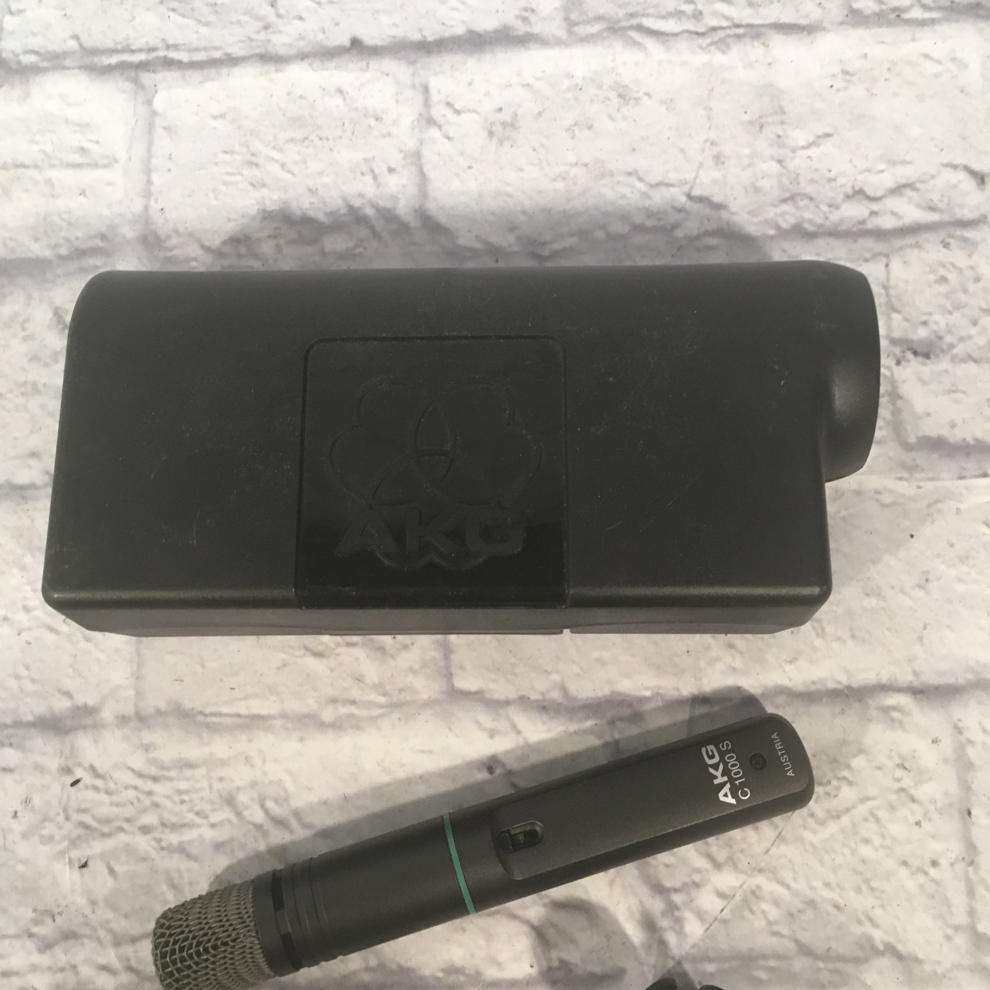AKG C 1000 S Cardioid Condenser Microphone w Case - Evolution Music