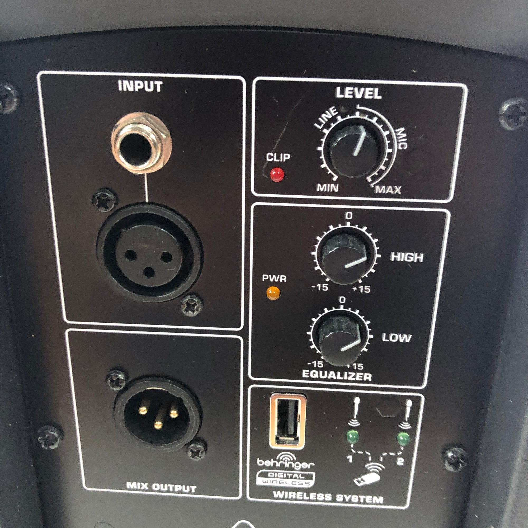 Behringer B110D Active 10 PA Speaker