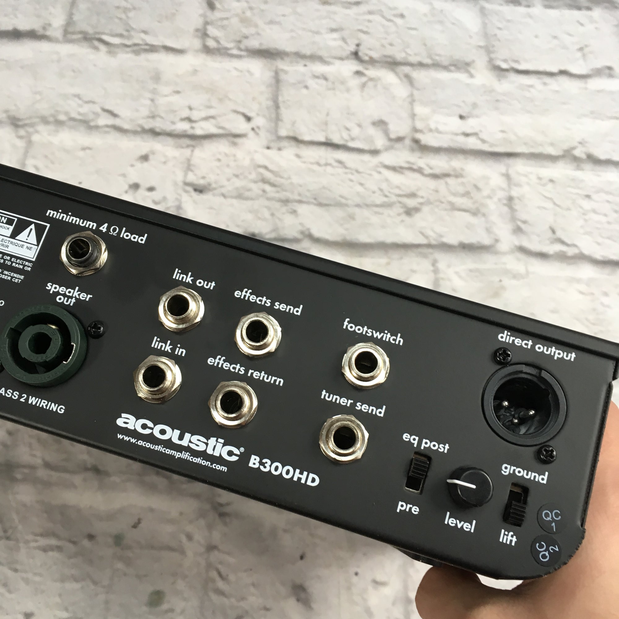 Acoustic B300HD 300 Watt Bass Amp head