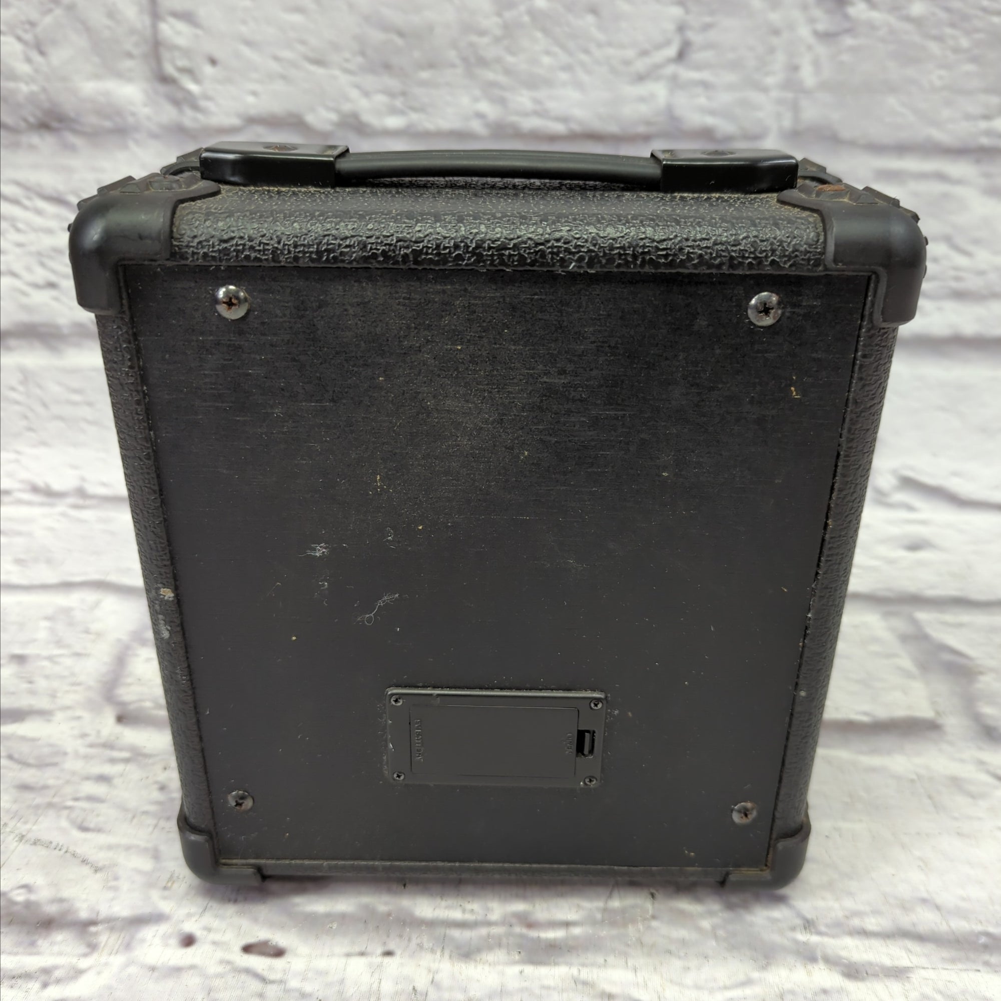 Lyon LA5 9V Battery Powered Practice Guitar Amp