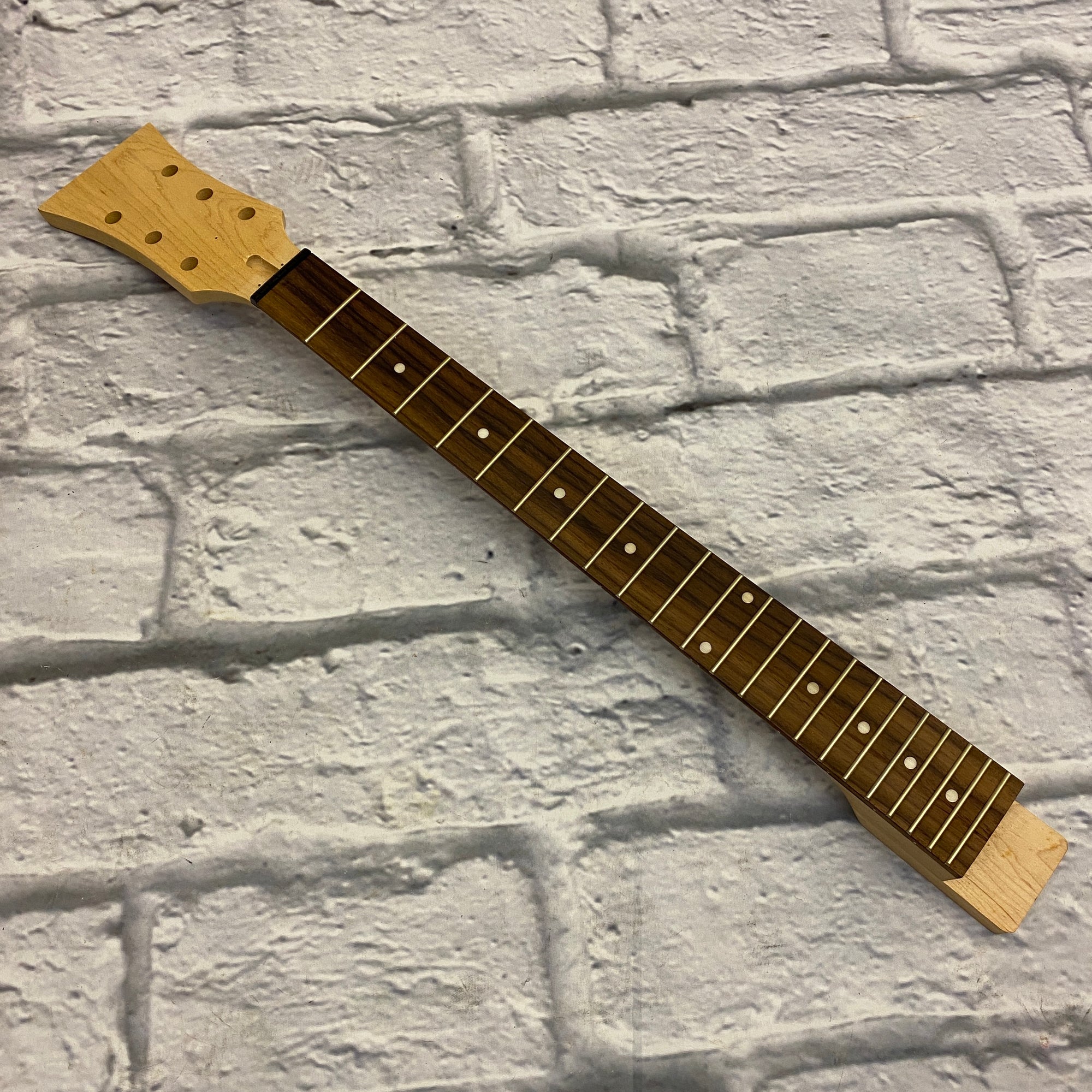 Saga HT-10 Guitar Kit