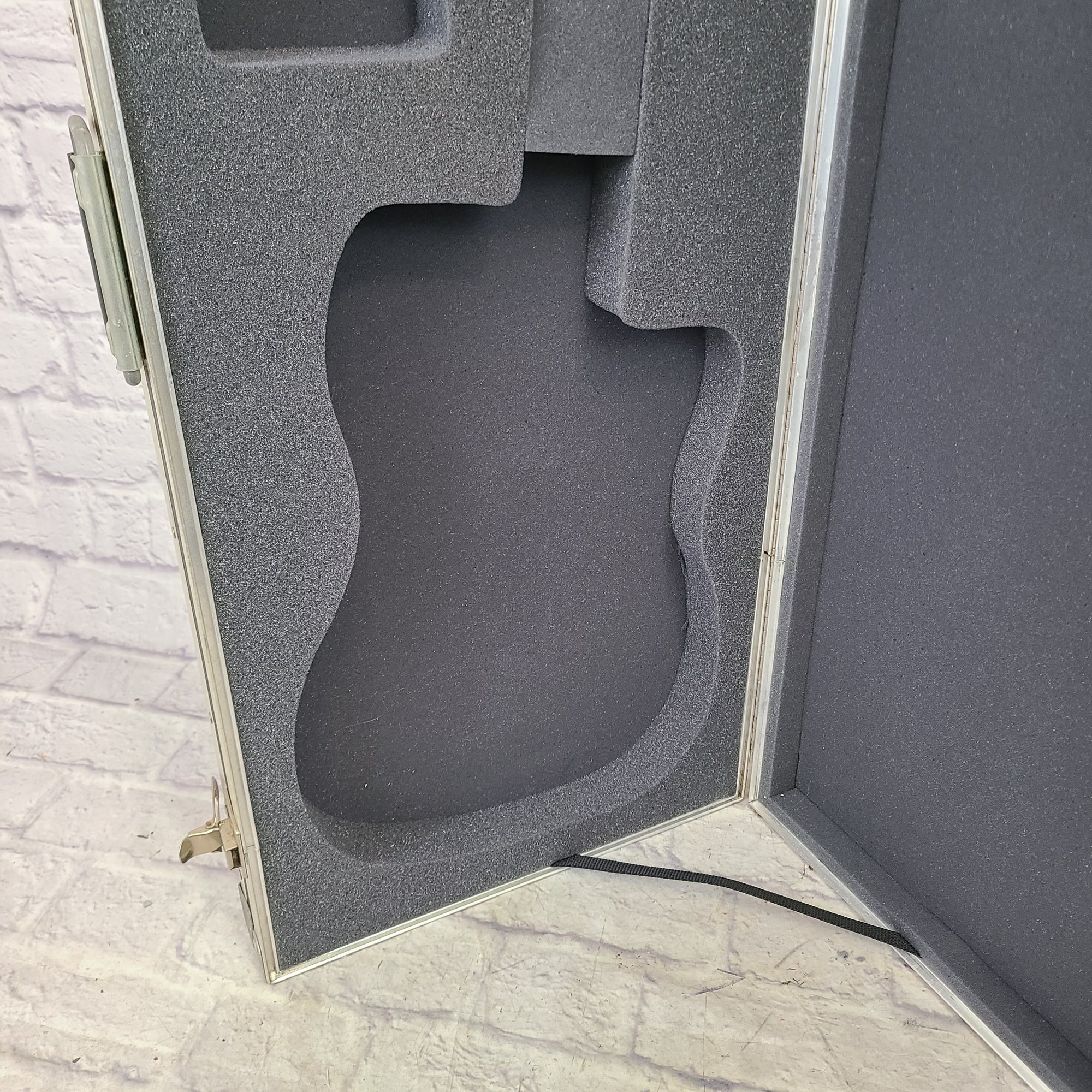 Unknown Offset (Strat, Tele, Jazzmaster, Jaguar) Style Flight Case