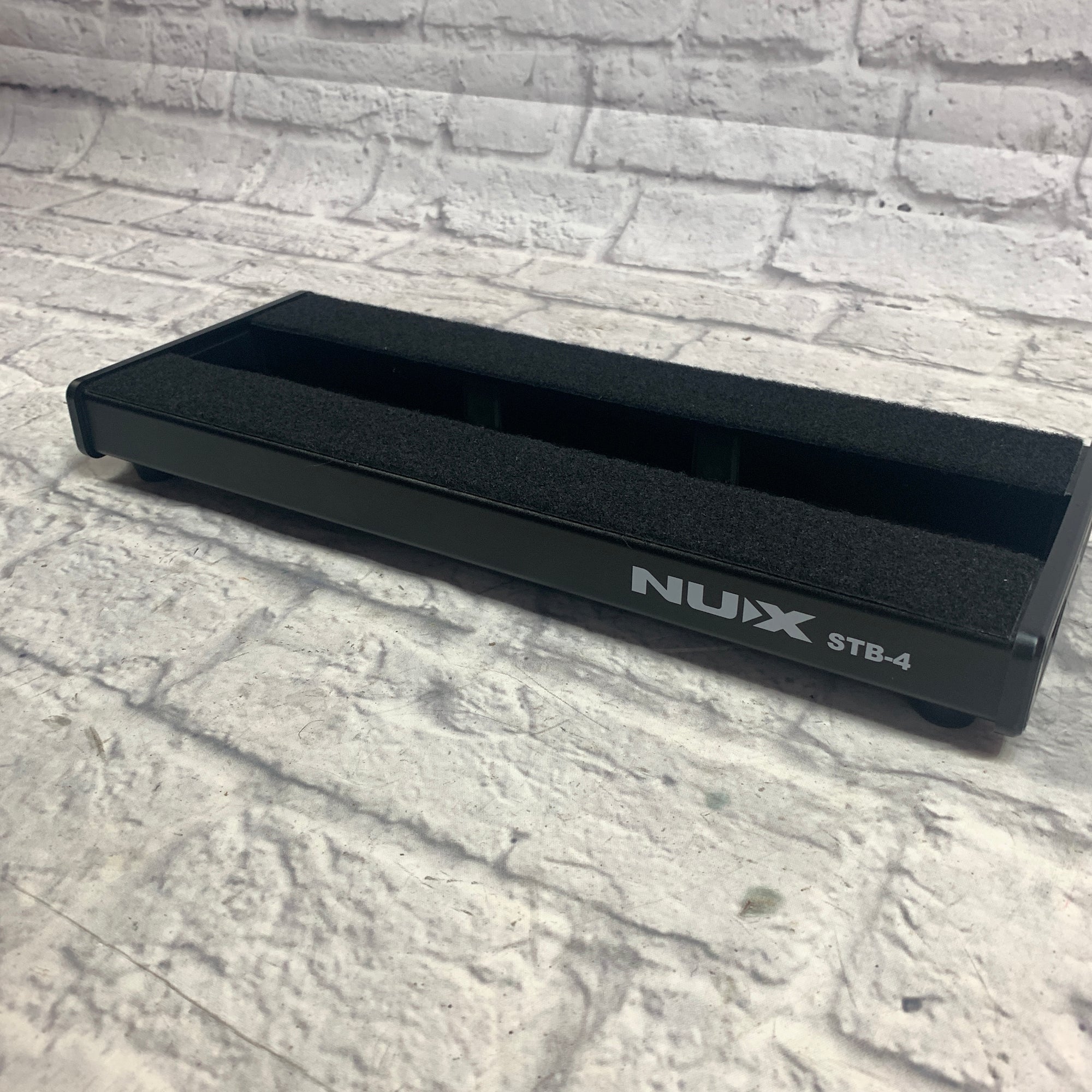 NUX STB-4 Pedalboard w/ Carrying Bag