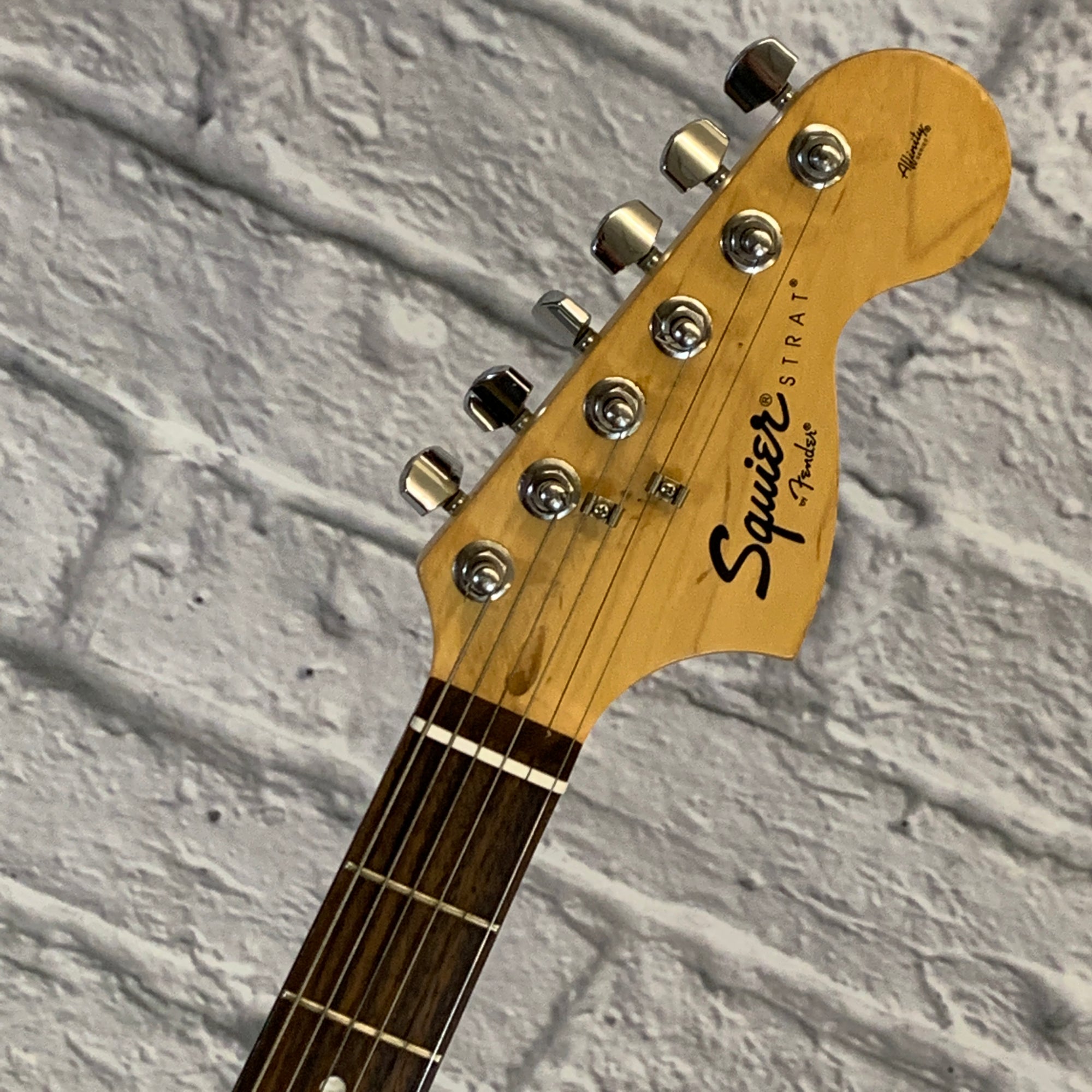 ギター Squier Stagecaste STG 24F Seymour Duncan Squier Stagecaste STG 24F Seymour Duncan - メルカリ