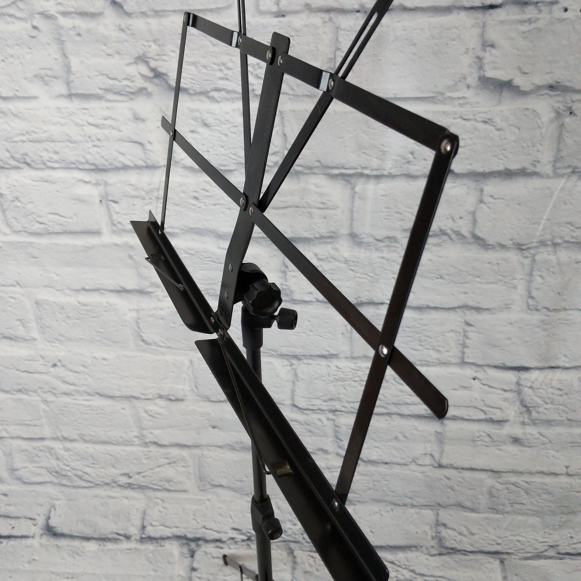 No Name wire stand