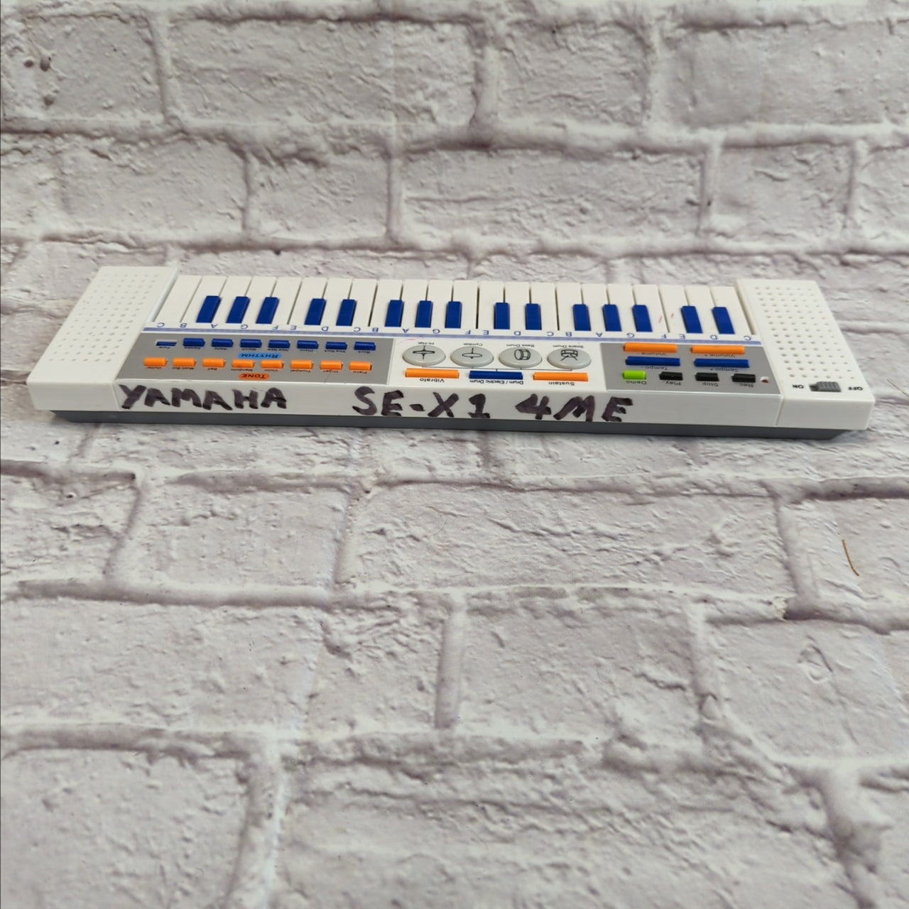 Unknown SE-X1 4ME Small Electronic Keyboard