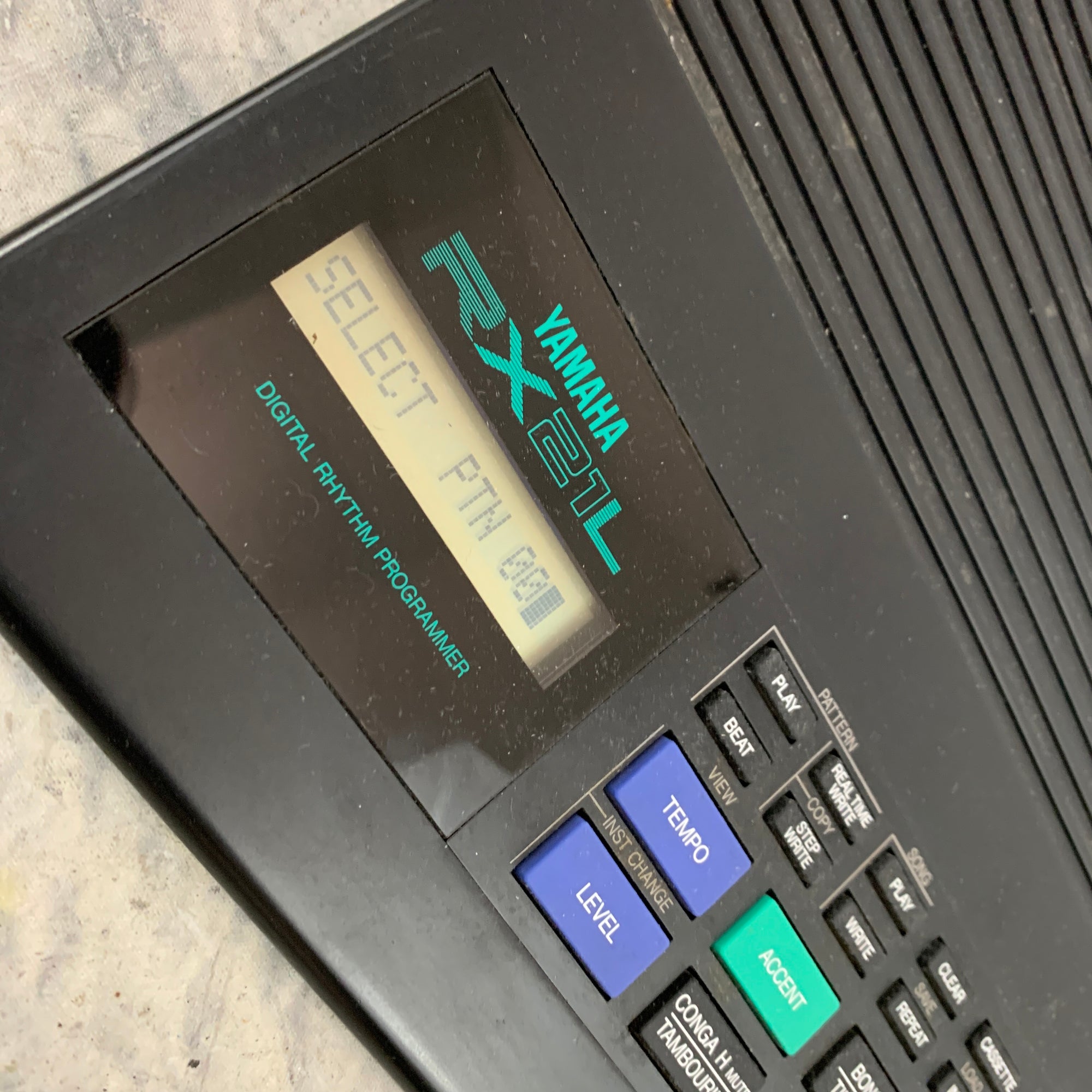 Yamaha RX21L Latin Percussion Rhythm Programmer Digital Drum Machine