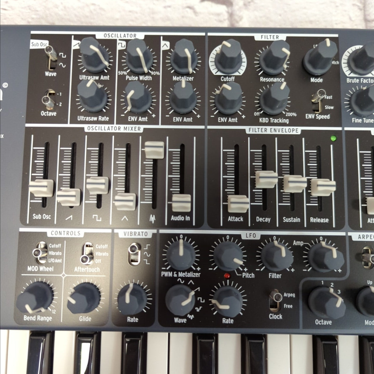 Arturia Mini Brute 25 Key Synthesizer