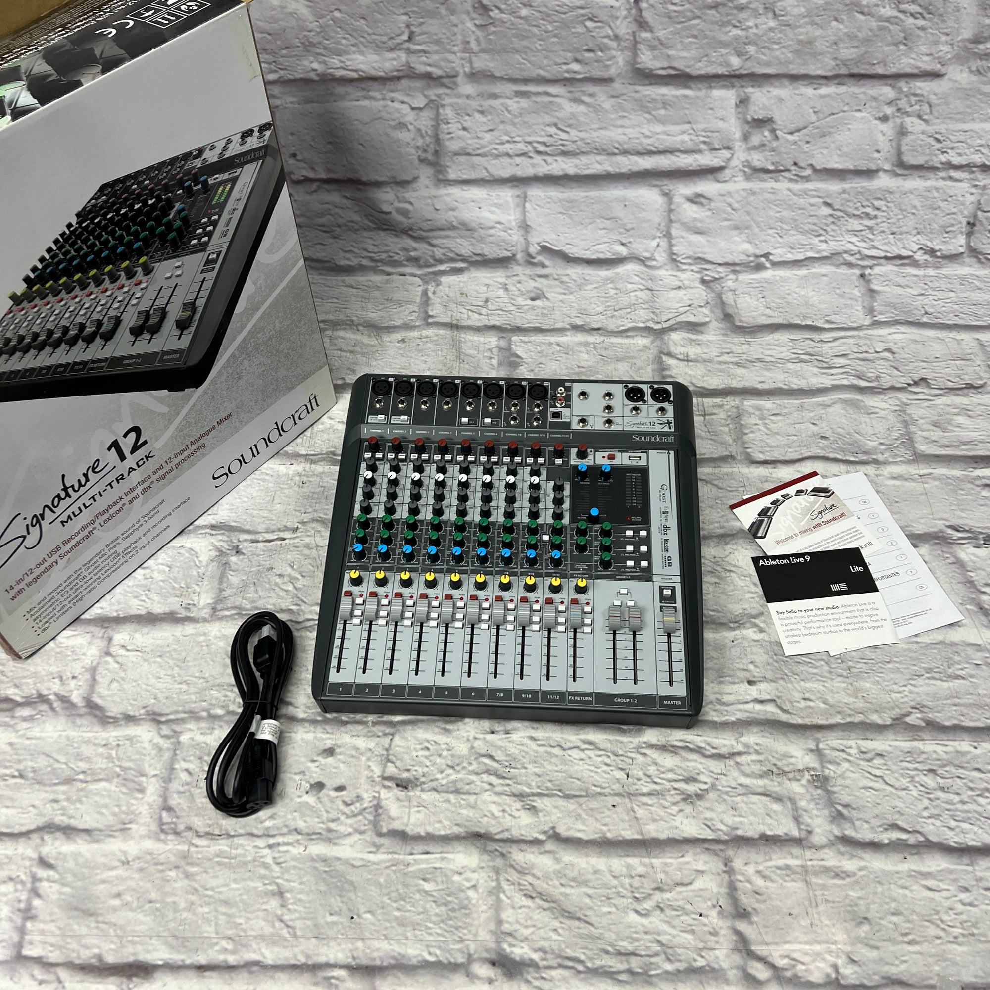 Soundcraft Signature 12 Mixer