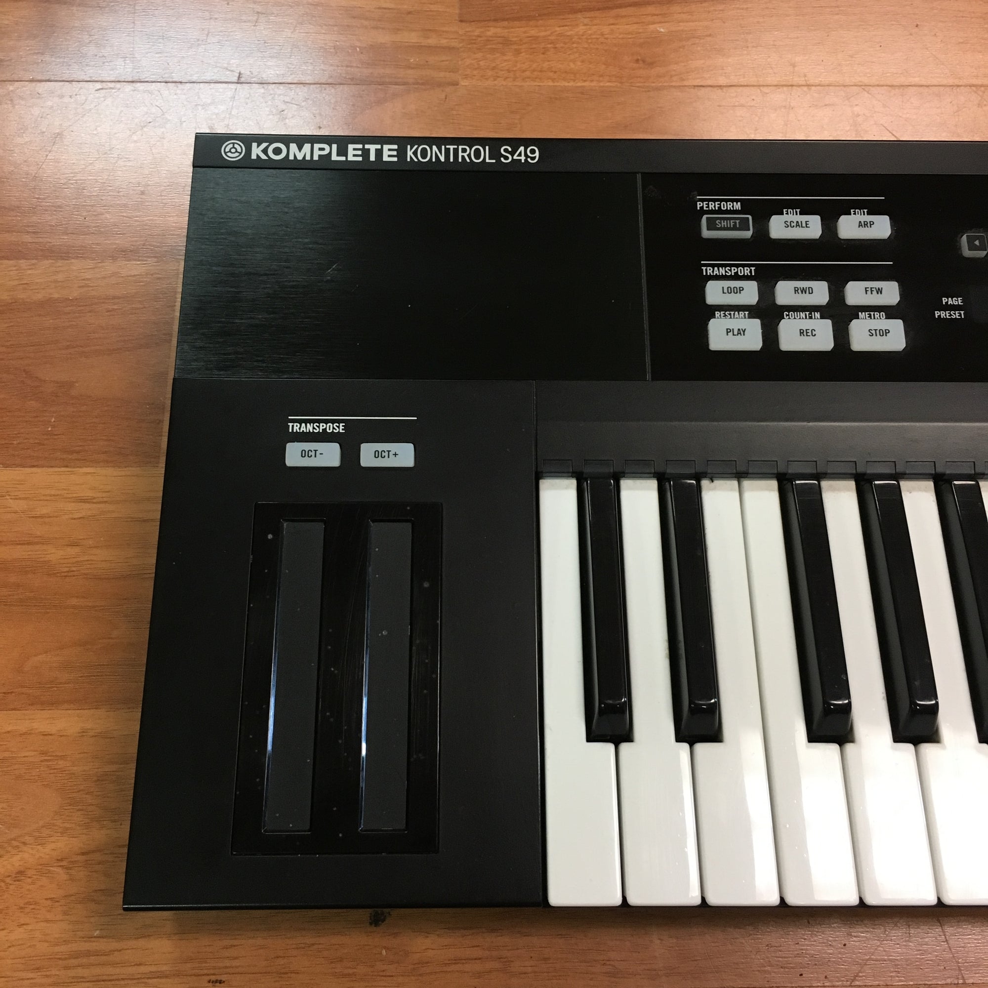 Native Instruments Komplete Kontrol S49 MIDI Controller
